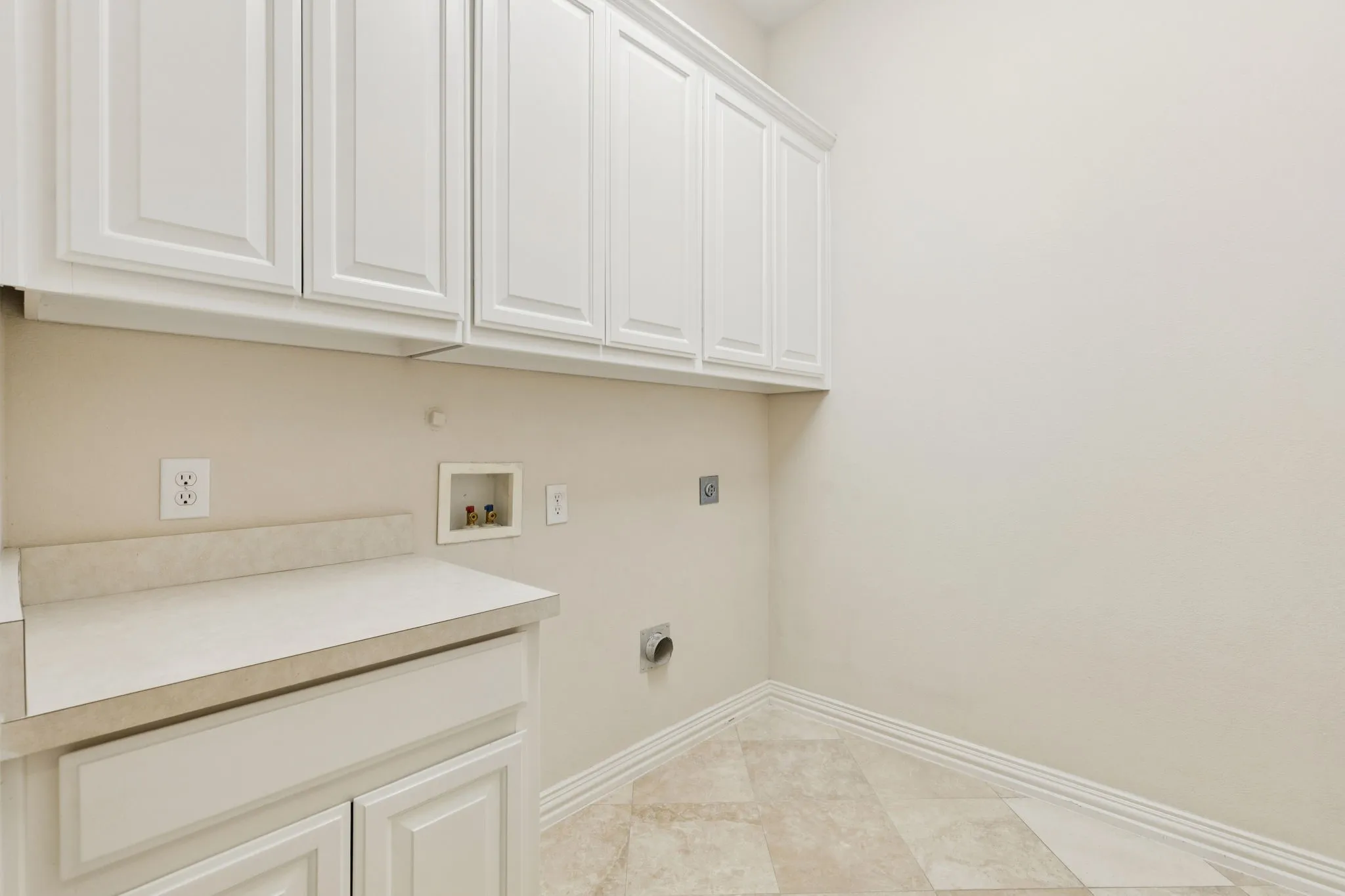 Townhouse For Sale in Collin County , 5452 Balmoral Drive, Frisco, Texas 75034, 3 Bedrooms, 3 Bathrooms, 2 Garage spaces, 2,238 Sqft, built in 2001, Price $600,000, mls#21304691, Real Estate Agent in Frisco, Homes For Sale in Collin county, Homes For Sale in Frisco, Realtor in Frisco Texas, Real Estate Brokerage Independent Realty Texas, Luminita Cordes Realtor