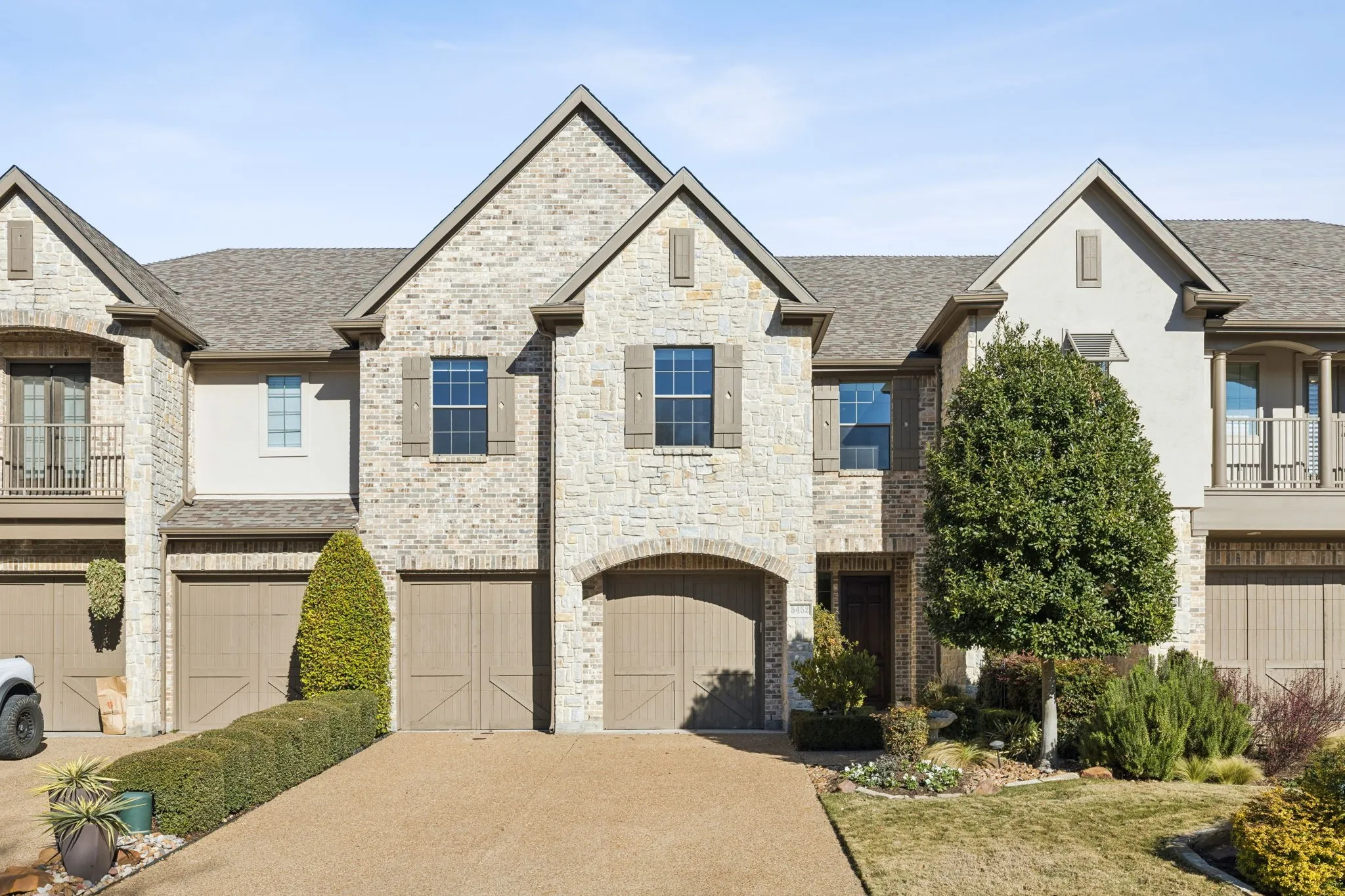 Townhouse For Sale in Collin County , 5452 Balmoral Drive, Frisco, Texas 75034, 3 Bedrooms, 3 Bathrooms, 2 Garage spaces, 2,238 Sqft, built in 2001, Price $600,000, mls#21304691, Real Estate Agent in Frisco, Homes For Sale in Collin county, Homes For Sale in Frisco, Realtor in Frisco Texas, Real Estate Brokerage Independent Realty Texas, Luminita Cordes Realtor