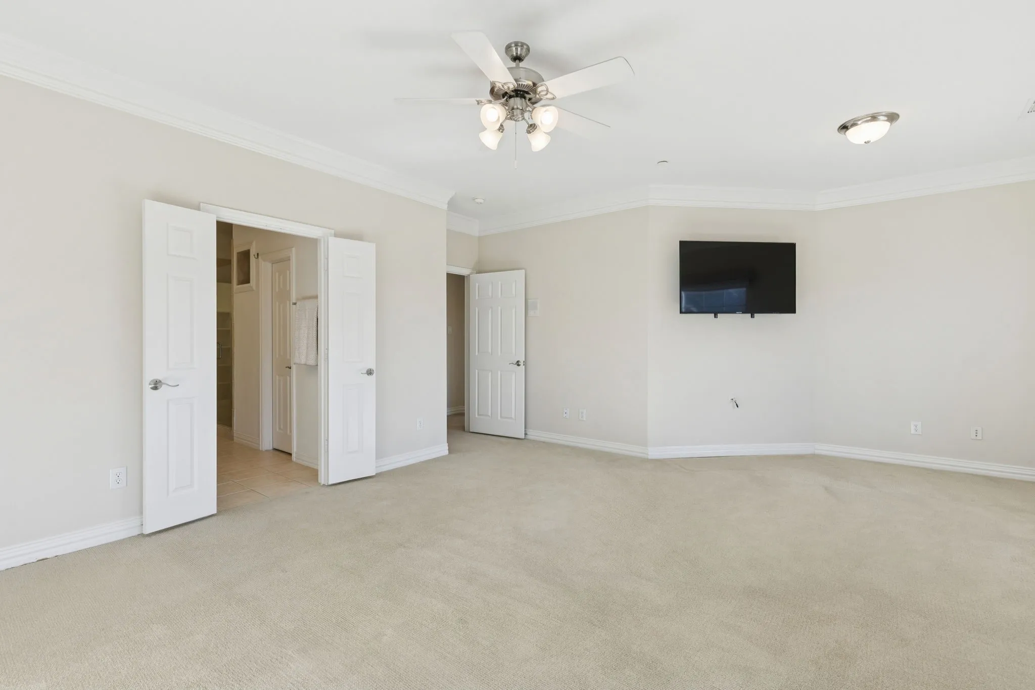 Townhouse For Sale in Collin County , 5452 Balmoral Drive, Frisco, Texas 75034, 3 Bedrooms, 3 Bathrooms, 2 Garage spaces, 2,238 Sqft, built in 2001, Price $600,000, mls#21304691, Real Estate Agent in Frisco, Homes For Sale in Collin county, Homes For Sale in Frisco, Realtor in Frisco Texas, Real Estate Brokerage Independent Realty Texas, Luminita Cordes Realtor