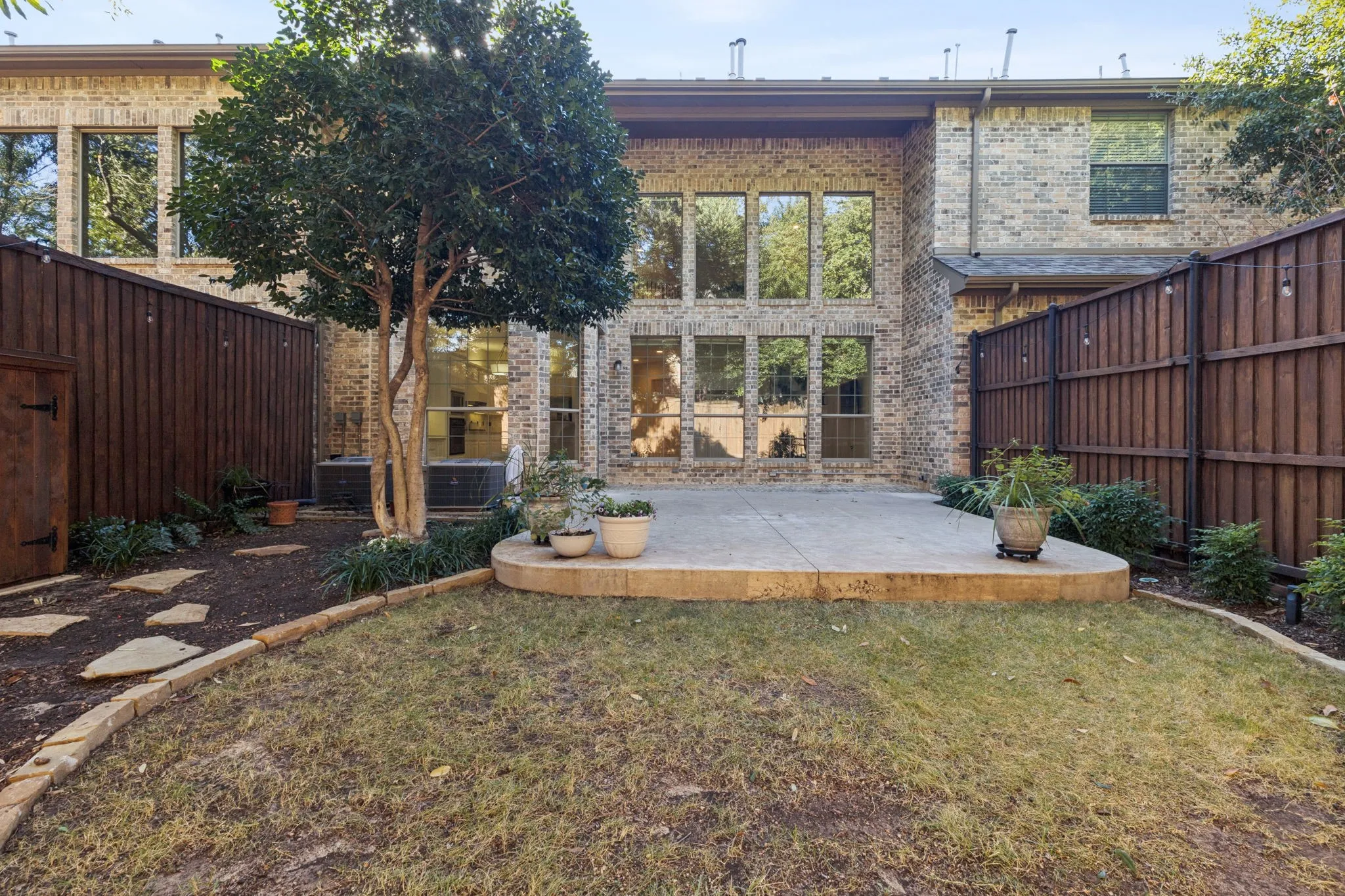 Townhouse For Sale in Collin County , 5452 Balmoral Drive, Frisco, Texas 75034, 3 Bedrooms, 3 Bathrooms, 2 Garage spaces, 2,238 Sqft, built in 2001, Price $600,000, mls#21304691, Real Estate Agent in Frisco, Homes For Sale in Collin county, Homes For Sale in Frisco, Realtor in Frisco Texas, Real Estate Brokerage Independent Realty Texas, Luminita Cordes Realtor