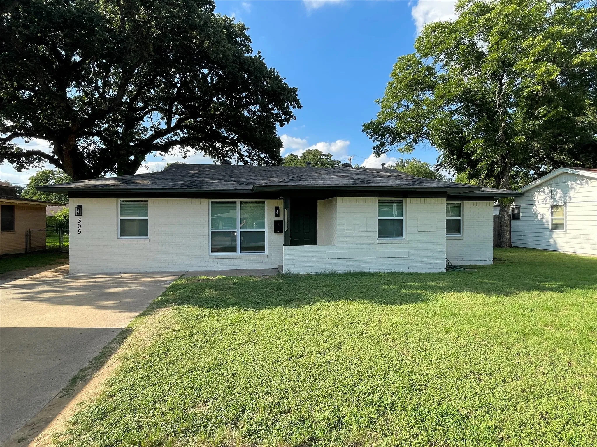 Single Family Residence For Rent in Dallas County , 305 Jenny Kay Lane, Irving, Texas 75060, 4 Bedrooms, 2 Bathrooms, Garage spaces, 1,169 Sqft, built in 1959, Price $2,450, mls#21304791, Real Estate Agent in Irving, Homes For Rent in Dallas county, Homes For Rent in Irving, Realtor in Irving Texas, Real Estate Brokerage Independent Realty Texas, Luminita Cordes Realtor