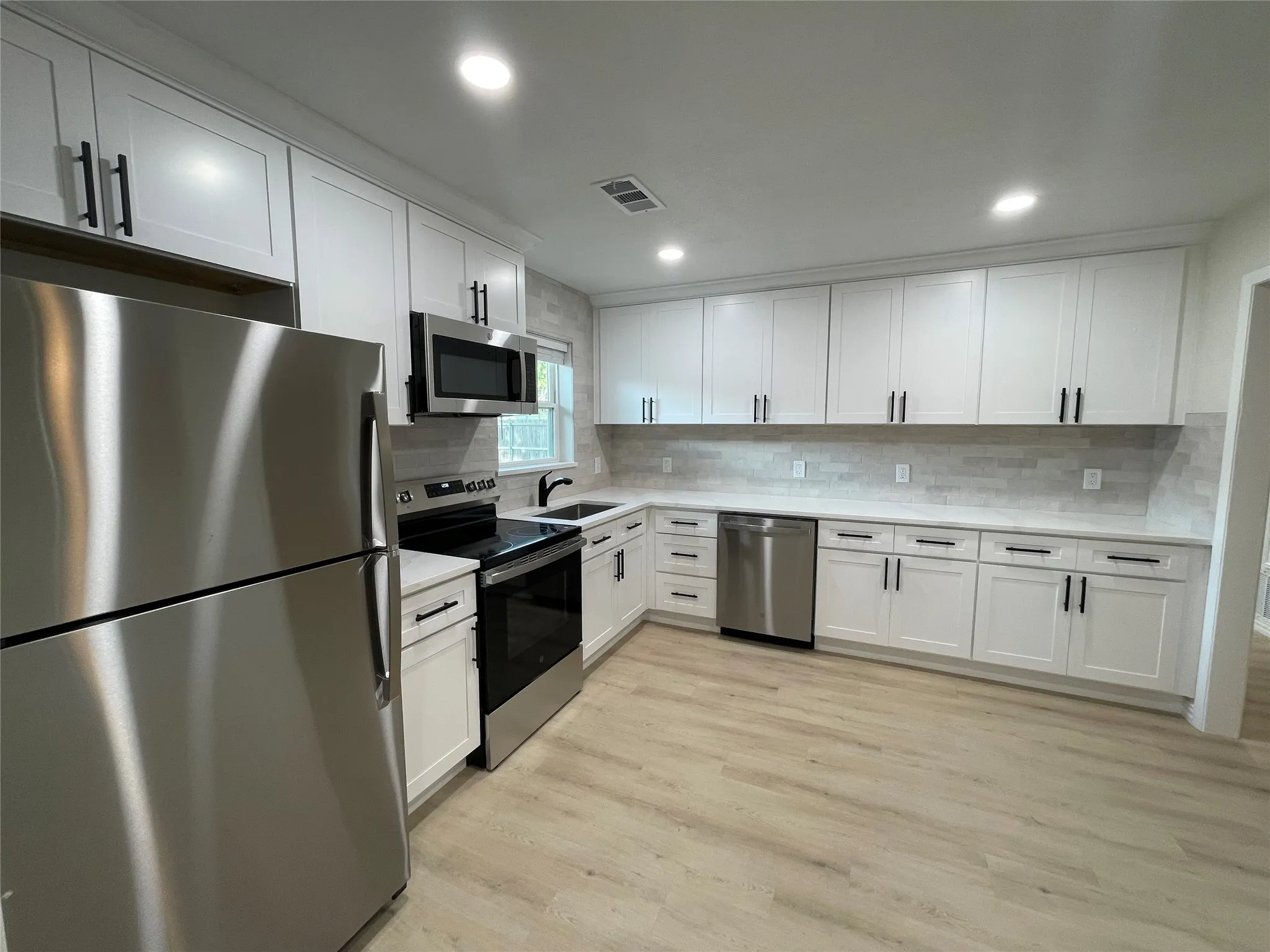 Single Family Residence For Rent in Dallas County , 305 Jenny Kay Lane, Irving, Texas 75060, 4 Bedrooms, 2 Bathrooms, Garage spaces, 1,169 Sqft, built in 1959, Price $2,450, mls#21304791, Real Estate Agent in Irving, Homes For Rent in Dallas county, Homes For Rent in Irving, Realtor in Irving Texas, Real Estate Brokerage Independent Realty Texas, Luminita Cordes Realtor