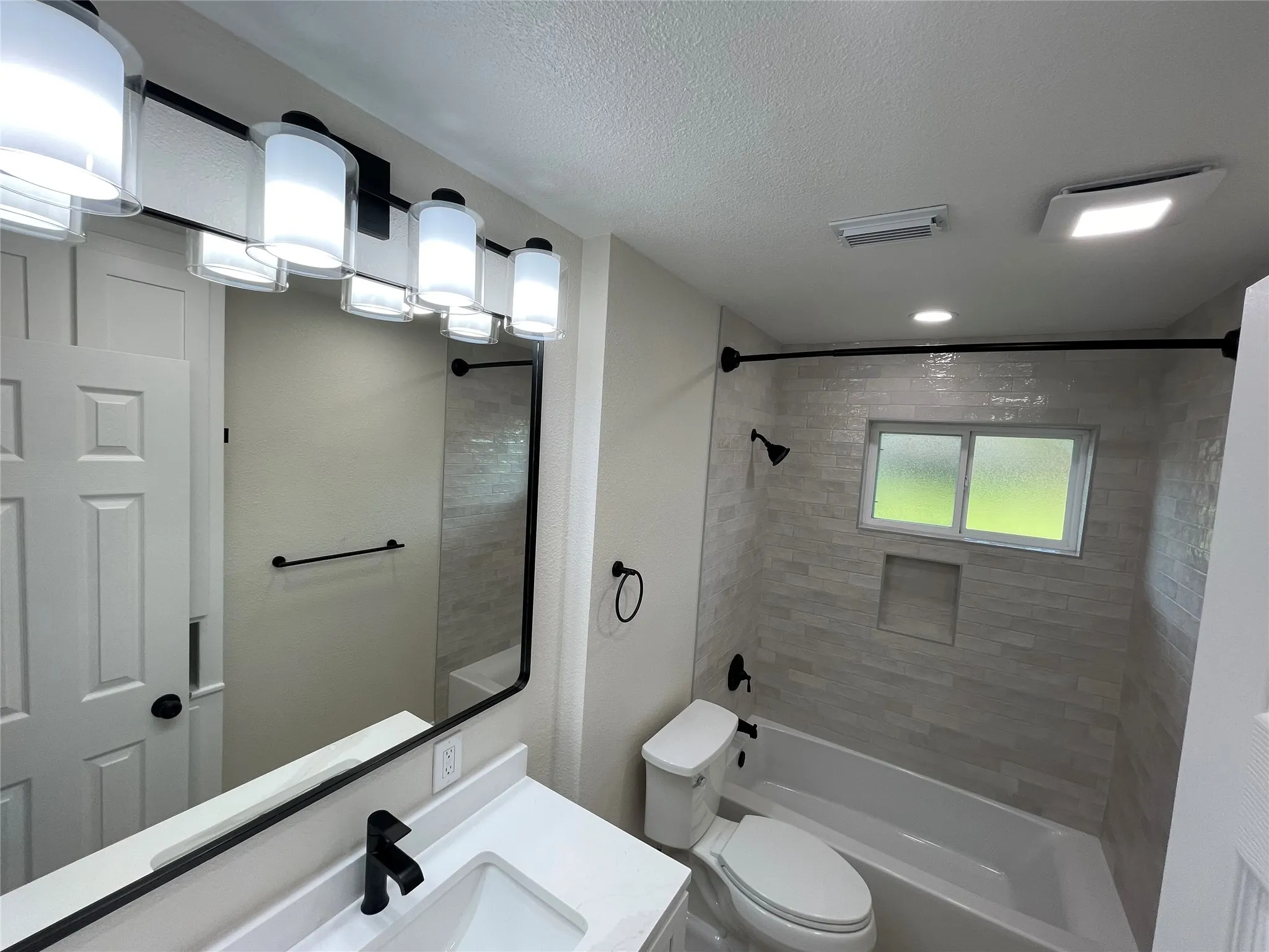 Single Family Residence For Rent in Dallas County , 305 Jenny Kay Lane, Irving, Texas 75060, 4 Bedrooms, 2 Bathrooms, Garage spaces, 1,169 Sqft, built in 1959, Price $2,450, mls#21304791, Real Estate Agent in Irving, Homes For Rent in Dallas county, Homes For Rent in Irving, Realtor in Irving Texas, Real Estate Brokerage Independent Realty Texas, Luminita Cordes Realtor