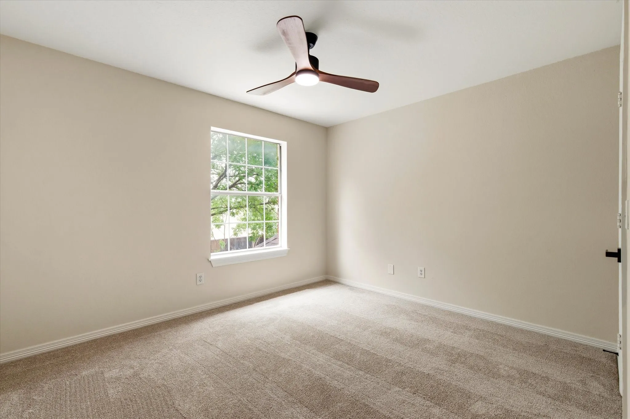Single Family Residence For Sale in Denton County , 634 Meadowcrest Drive, Highland Village, Texas 75077, 4 Bedroom, 3 Bathroom, 2 Garage spaces, 3,146 Sqft, built in 1990, mls#21304786, Real Estate Agent in Highland Village, Homes For Sale in Denton county, Homes For Sale in Highland Village, Realtor in Highland Village Texas, Real Estate Brokerage Independent Realty Texas, Luminita Cordes Realtor
