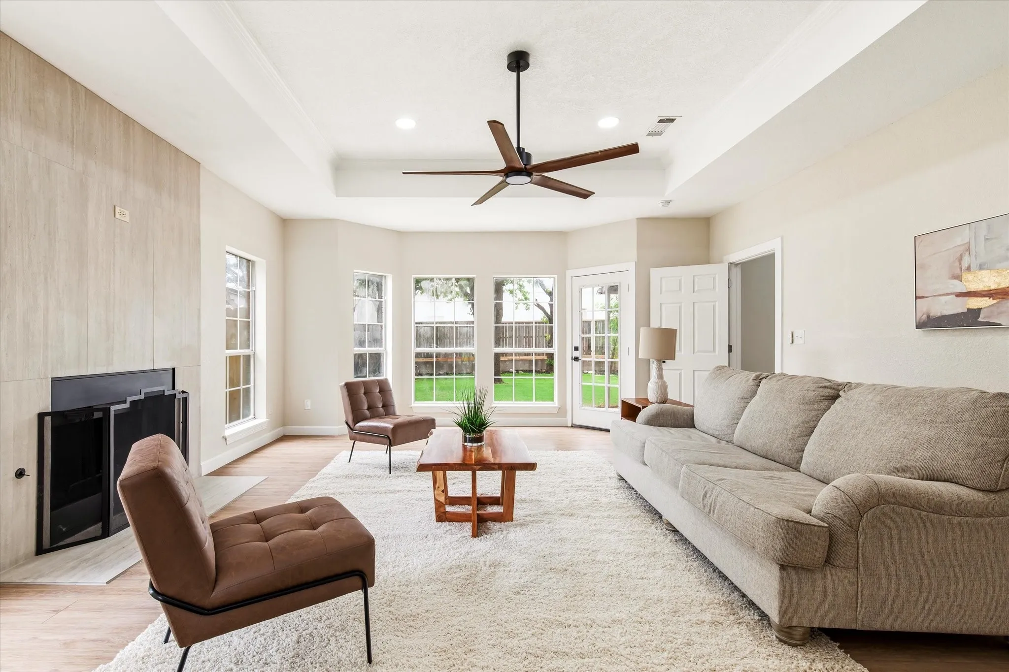 Single Family Residence For Sale in Denton County , 634 Meadowcrest Drive, Highland Village, Texas 75077, 4 Bedroom, 3 Bathroom, 2 Garage spaces, 3,146 Sqft, built in 1990, mls#21304786, Real Estate Agent in Highland Village, Homes For Sale in Denton county, Homes For Sale in Highland Village, Realtor in Highland Village Texas, Real Estate Brokerage Independent Realty Texas, Luminita Cordes Realtor