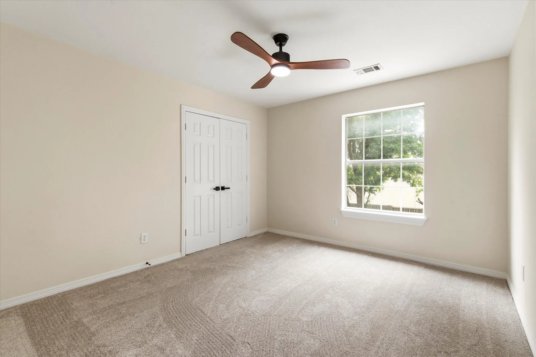 Single Family Residence For Sale in Denton County , 634 Meadowcrest Drive, Highland Village, Texas 75077, 4 Bedroom, 3 Bathroom, 2 Garage spaces, 3,146 Sqft, built in 1990, mls#21304786, Real Estate Agent in Highland Village, Homes For Sale in Denton county, Homes For Sale in Highland Village, Realtor in Highland Village Texas, Real Estate Brokerage Independent Realty Texas, Luminita Cordes Realtor