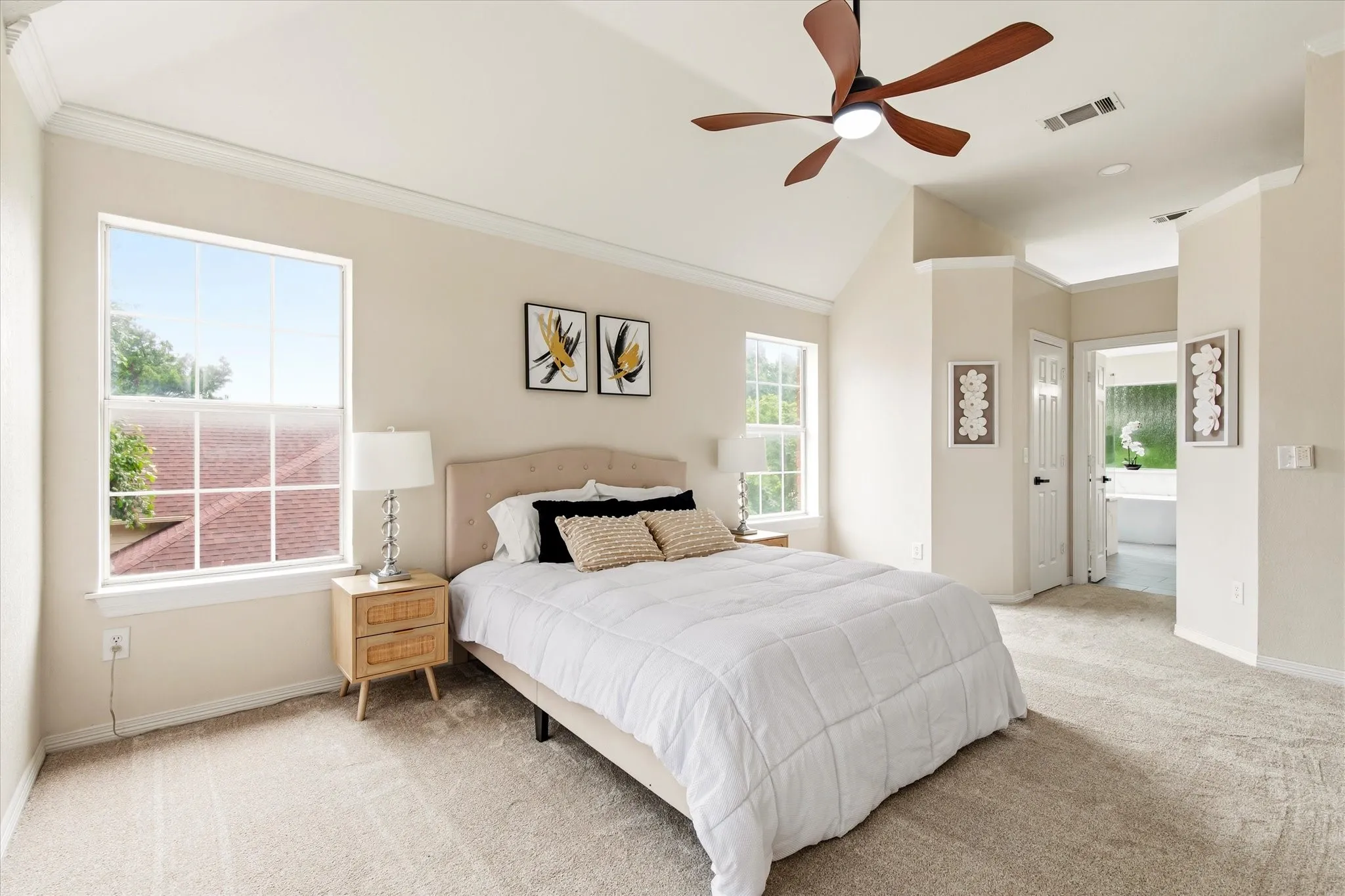 Single Family Residence For Sale in Denton County , 634 Meadowcrest Drive, Highland Village, Texas 75077, 4 Bedroom, 3 Bathroom, 2 Garage spaces, 3,146 Sqft, built in 1990, mls#21304786, Real Estate Agent in Highland Village, Homes For Sale in Denton county, Homes For Sale in Highland Village, Realtor in Highland Village Texas, Real Estate Brokerage Independent Realty Texas, Luminita Cordes Realtor