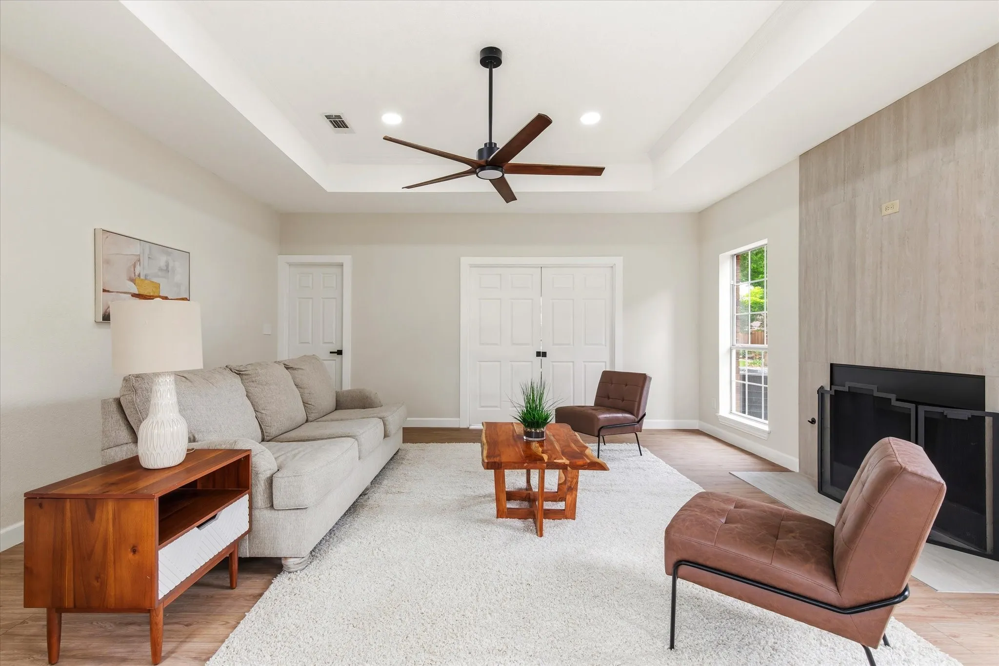 Single Family Residence For Sale in Denton County , 634 Meadowcrest Drive, Highland Village, Texas 75077, 4 Bedroom, 3 Bathroom, 2 Garage spaces, 3,146 Sqft, built in 1990, mls#21304786, Real Estate Agent in Highland Village, Homes For Sale in Denton county, Homes For Sale in Highland Village, Realtor in Highland Village Texas, Real Estate Brokerage Independent Realty Texas, Luminita Cordes Realtor
