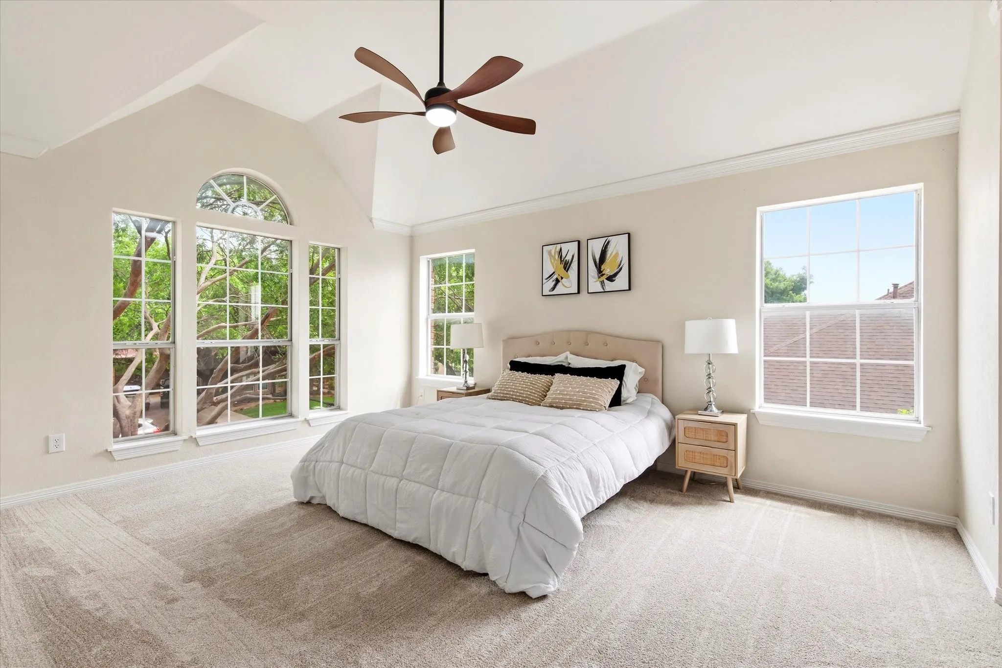 Single Family Residence For Sale in Denton County , 634 Meadowcrest Drive, Highland Village, Texas 75077, 4 Bedroom, 3 Bathroom, 2 Garage spaces, 3,146 Sqft, built in 1990, mls#21304786, Real Estate Agent in Highland Village, Homes For Sale in Denton county, Homes For Sale in Highland Village, Realtor in Highland Village Texas, Real Estate Brokerage Independent Realty Texas, Luminita Cordes Realtor