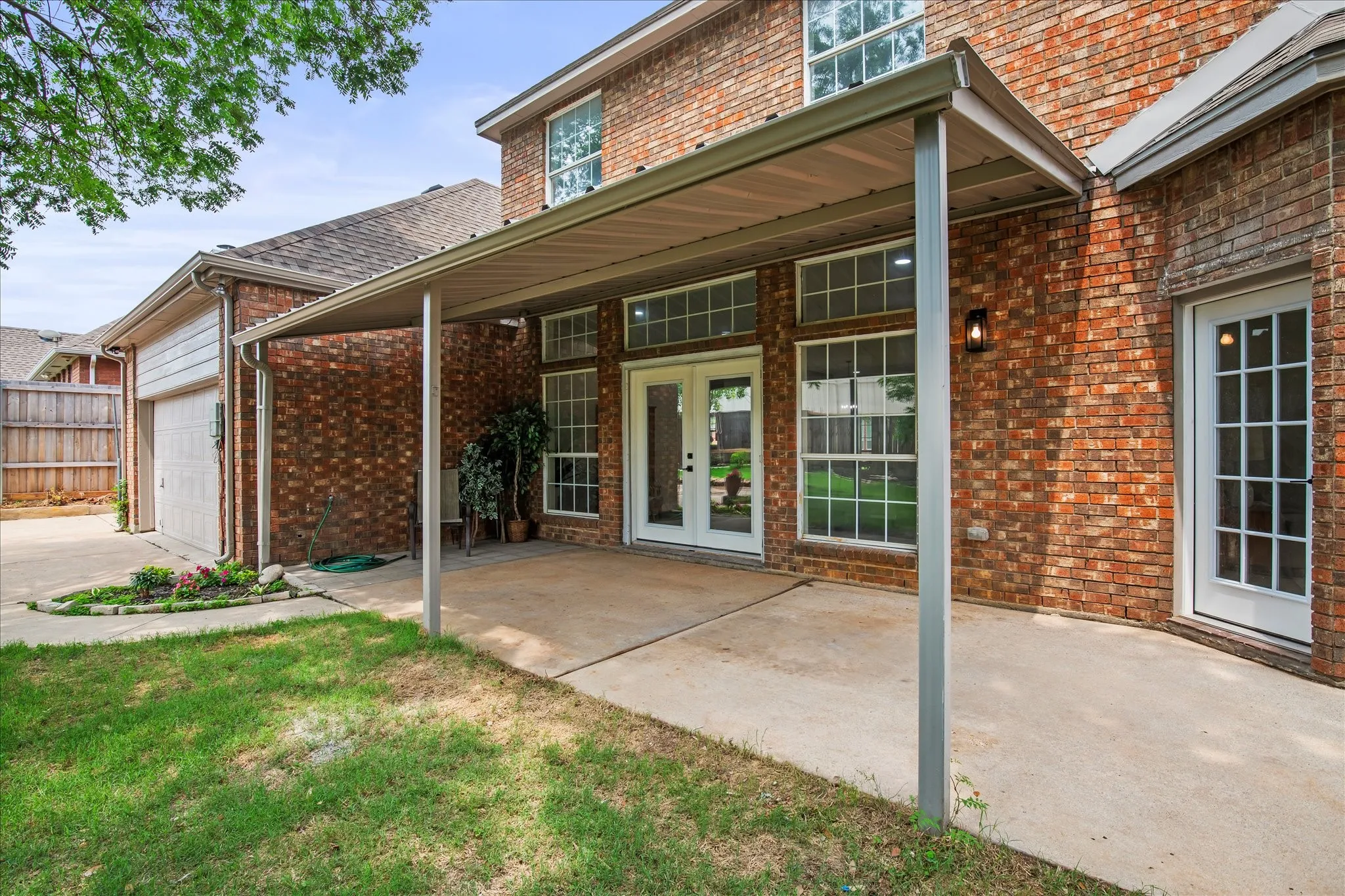 Single Family Residence For Sale in Denton County , 634 Meadowcrest Drive, Highland Village, Texas 75077, 4 Bedroom, 3 Bathroom, 2 Garage spaces, 3,146 Sqft, built in 1990, mls#21304786, Real Estate Agent in Highland Village, Homes For Sale in Denton county, Homes For Sale in Highland Village, Realtor in Highland Village Texas, Real Estate Brokerage Independent Realty Texas, Luminita Cordes Realtor