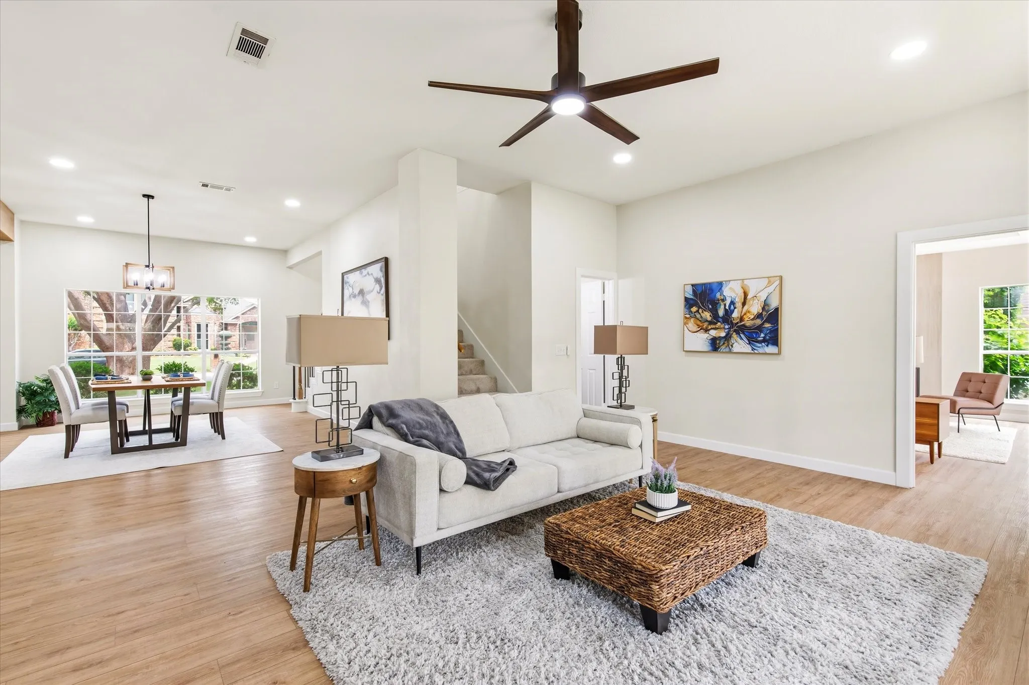 Single Family Residence For Sale in Denton County , 634 Meadowcrest Drive, Highland Village, Texas 75077, 4 Bedroom, 3 Bathroom, 2 Garage spaces, 3,146 Sqft, built in 1990, mls#21304786, Real Estate Agent in Highland Village, Homes For Sale in Denton county, Homes For Sale in Highland Village, Realtor in Highland Village Texas, Real Estate Brokerage Independent Realty Texas, Luminita Cordes Realtor