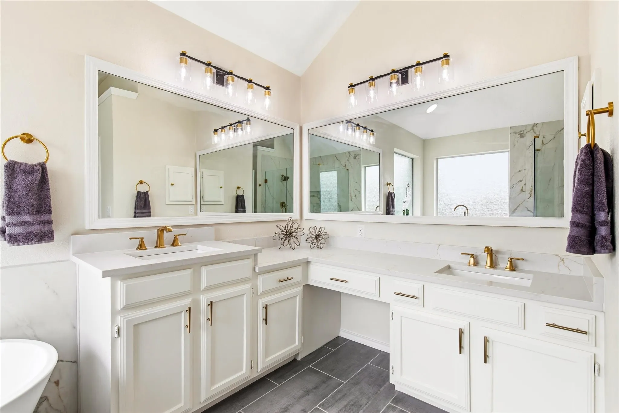 Single Family Residence For Sale in Denton County , 634 Meadowcrest Drive, Highland Village, Texas 75077, 4 Bedroom, 3 Bathroom, 2 Garage spaces, 3,146 Sqft, built in 1990, mls#21304786, Real Estate Agent in Highland Village, Homes For Sale in Denton county, Homes For Sale in Highland Village, Realtor in Highland Village Texas, Real Estate Brokerage Independent Realty Texas, Luminita Cordes Realtor