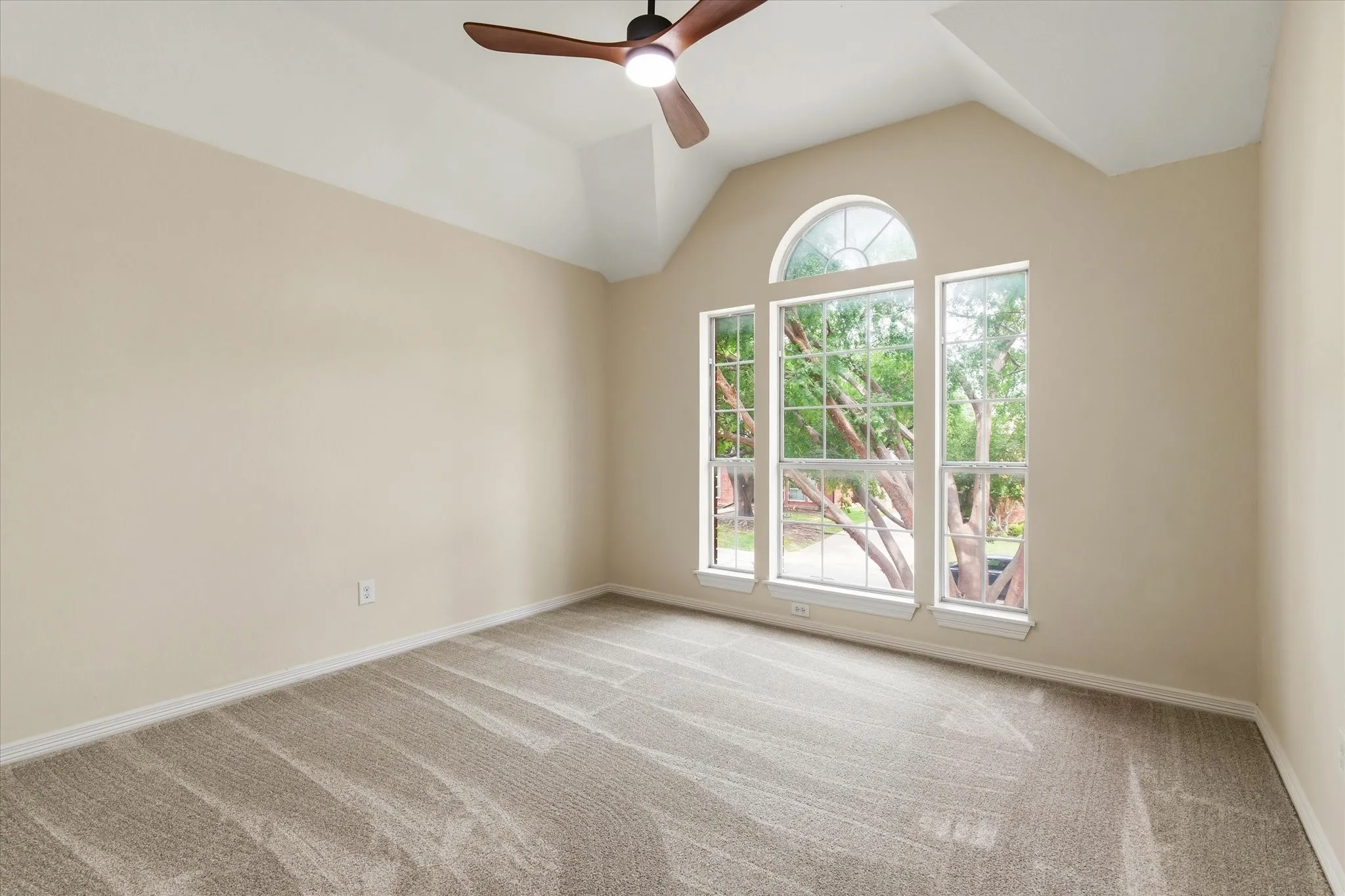 Single Family Residence For Sale in Denton County , 634 Meadowcrest Drive, Highland Village, Texas 75077, 4 Bedroom, 3 Bathroom, 2 Garage spaces, 3,146 Sqft, built in 1990, mls#21304786, Real Estate Agent in Highland Village, Homes For Sale in Denton county, Homes For Sale in Highland Village, Realtor in Highland Village Texas, Real Estate Brokerage Independent Realty Texas, Luminita Cordes Realtor