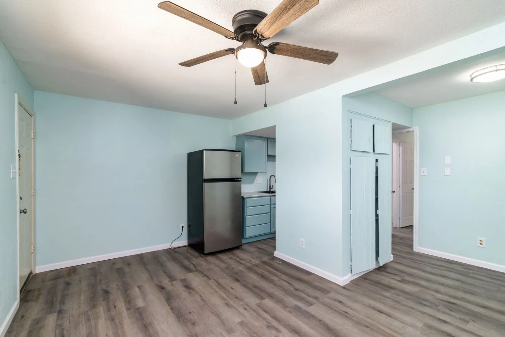 Apartment For Rent in Tarrant County , 811 S Mesquite Street 02, Arlington, Texas 76010, 1 Bedroom, 1 Bathroom, Garage spaces, 517 Sqft, built in 1963, mls#21304801, Real Estate Agent in Arlington, Homes For Rent in Tarrant county, Homes For Rent in Arlington, Realtor in Arlington Texas, Real Estate Brokerage Independent Realty Texas, Luminita Cordes Realtor