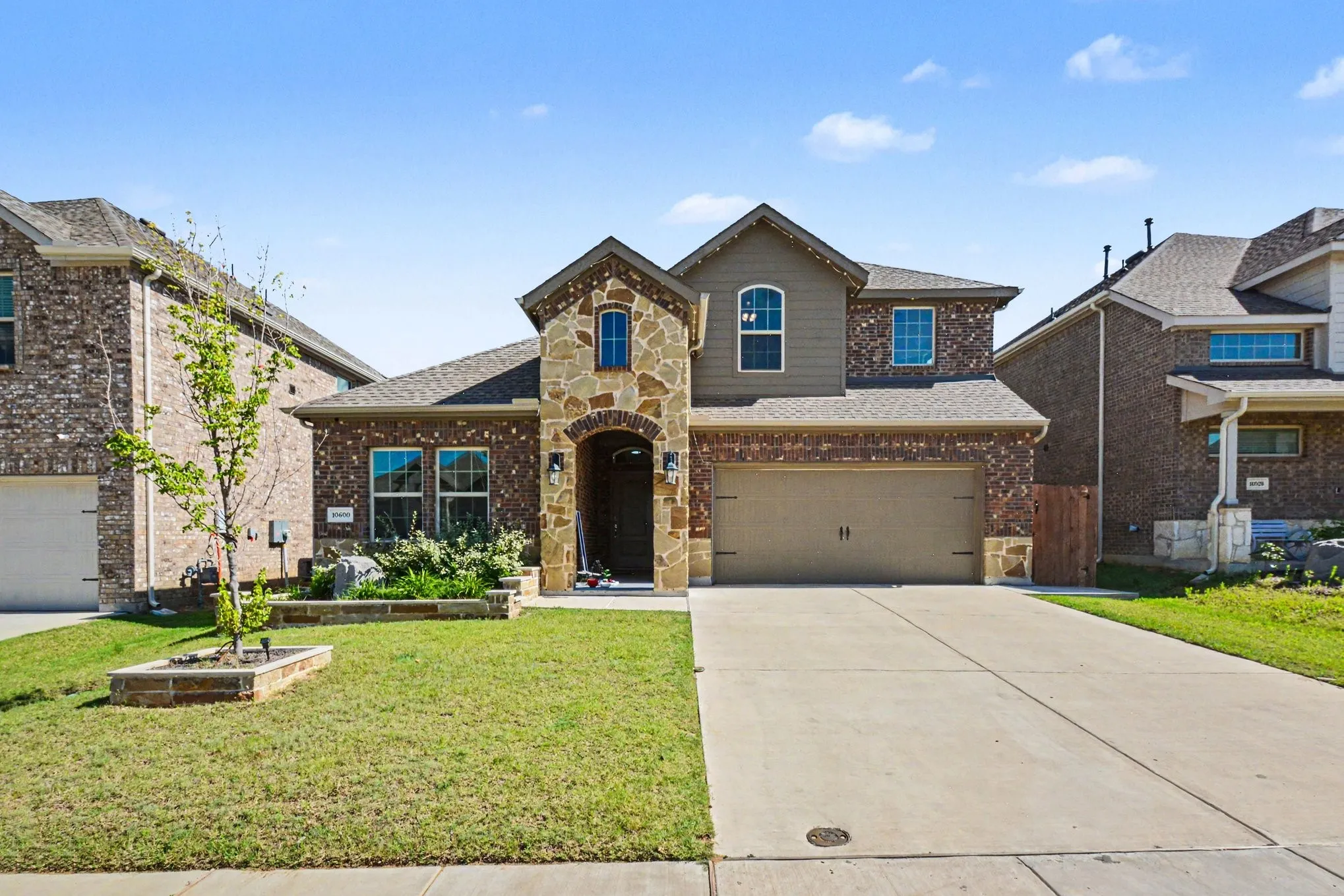 Single Family Residence For Sale in Denton County , 10600 Breezeway Drive, Aubrey, Texas 76227, 4 Bedroom, 3 Bathroom, 2 Garage spaces, 2,388 Sqft, built in 2023, mls#21303452, Real Estate Agent in Aubrey, Homes For Sale in Denton county, Homes For Sale in Aubrey, Realtor in Aubrey Texas, Real Estate Brokerage Independent Realty Texas, Luminita Cordes Realtor