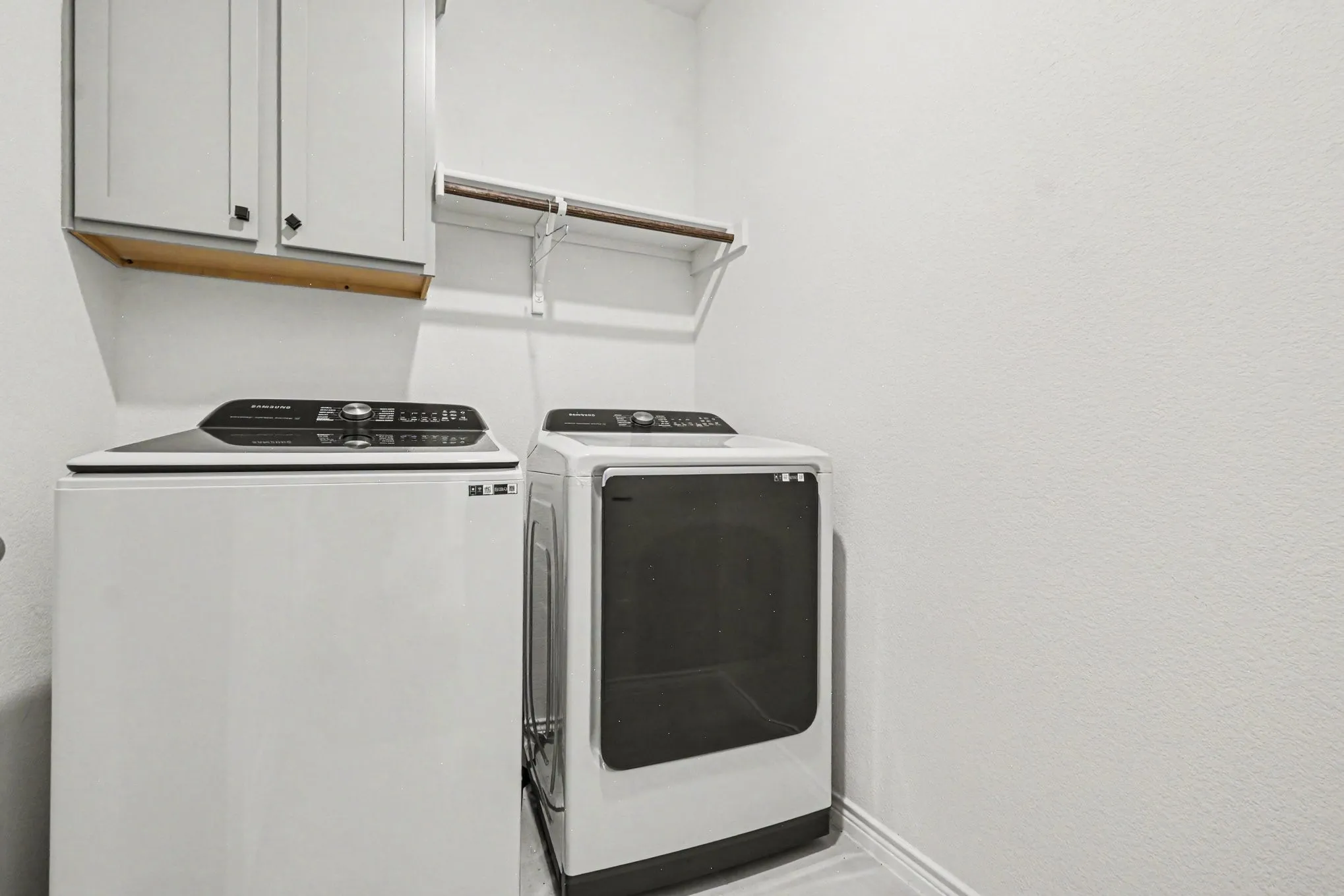 Single Family Residence For Sale in Denton County , 10600 Breezeway Drive, Aubrey, Texas 76227, 4 Bedroom, 3 Bathroom, 2 Garage spaces, 2,388 Sqft, built in 2023, mls#21303452, Real Estate Agent in Aubrey, Homes For Sale in Denton county, Homes For Sale in Aubrey, Realtor in Aubrey Texas, Real Estate Brokerage Independent Realty Texas, Luminita Cordes Realtor