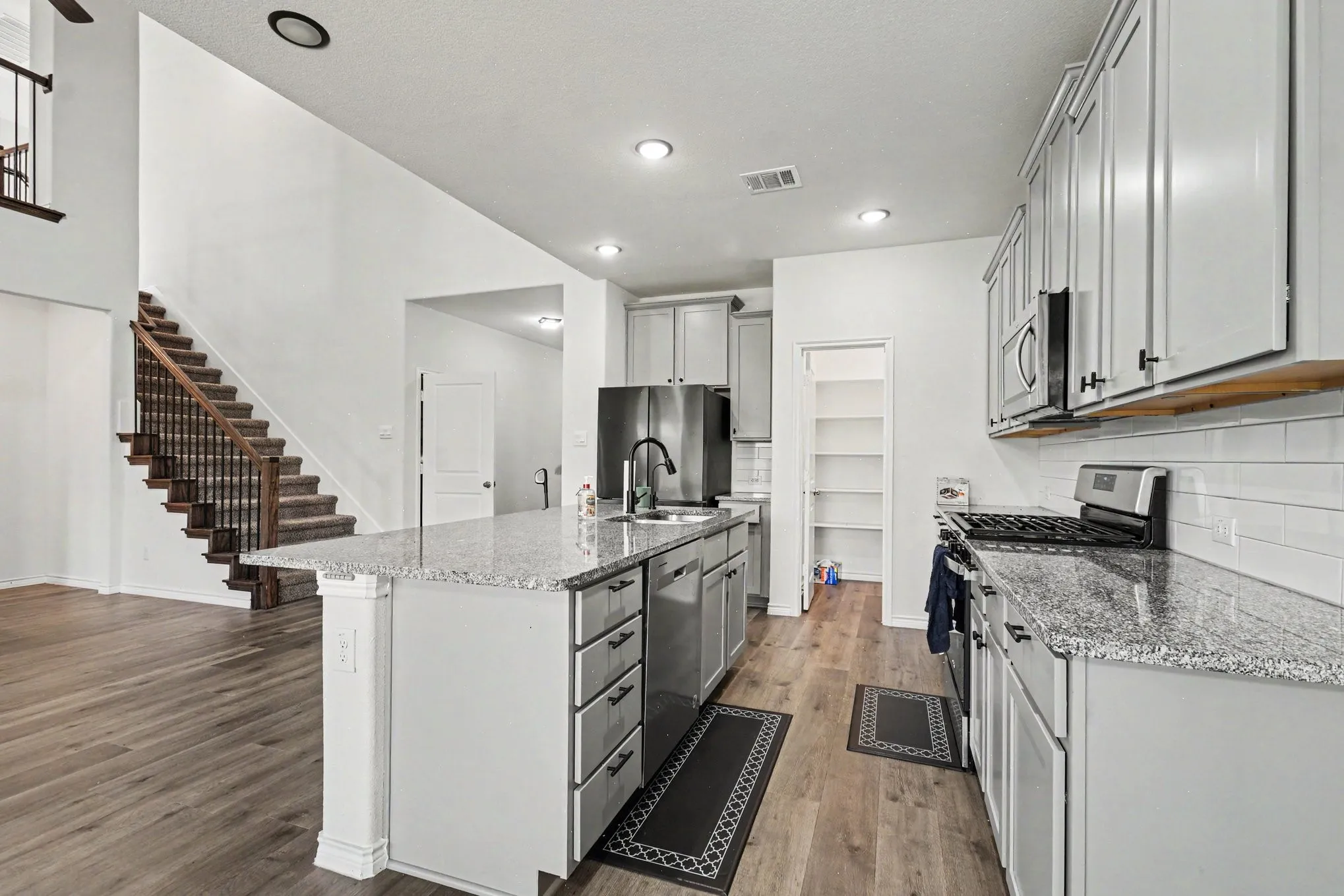 Single Family Residence For Sale in Denton County , 10600 Breezeway Drive, Aubrey, Texas 76227, 4 Bedroom, 3 Bathroom, 2 Garage spaces, 2,388 Sqft, built in 2023, mls#21303452, Real Estate Agent in Aubrey, Homes For Sale in Denton county, Homes For Sale in Aubrey, Realtor in Aubrey Texas, Real Estate Brokerage Independent Realty Texas, Luminita Cordes Realtor