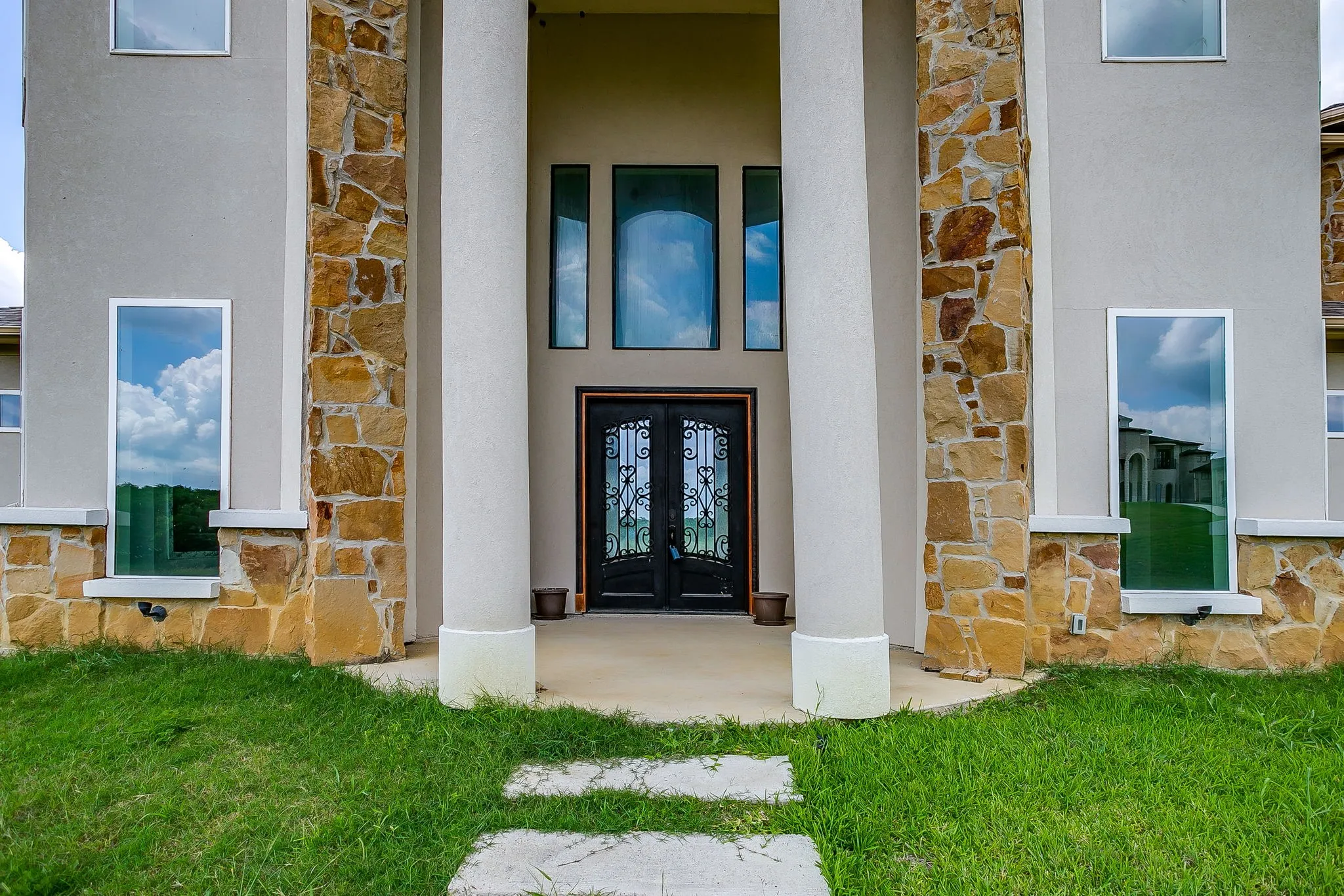 Single Family Residence For Sale in Dallas County , 3124 Koscher Drive, Grand Prairie, Texas 75104, 5 Bedroom, 8 Bathroom, 4 Garage spaces, 6,423 Sqft, built in 2019, mls#21304611, Real Estate Agent in Grand Prairie, Homes For Sale in Dallas county, Homes For Sale in Grand Prairie, Realtor in Grand Prairie Texas, Real Estate Brokerage Independent Realty Texas, Luminita Cordes Realtor