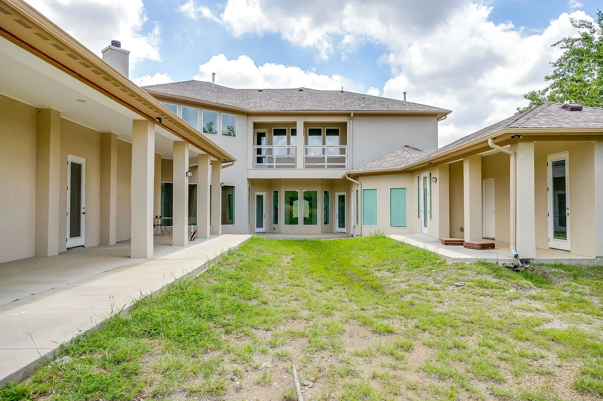 Single Family Residence For Sale in Dallas County , 3124 Koscher Drive, Grand Prairie, Texas 75104, 5 Bedroom, 8 Bathroom, 4 Garage spaces, 6,423 Sqft, built in 2019, mls#21304611, Real Estate Agent in Grand Prairie, Homes For Sale in Dallas county, Homes For Sale in Grand Prairie, Realtor in Grand Prairie Texas, Real Estate Brokerage Independent Realty Texas, Luminita Cordes Realtor