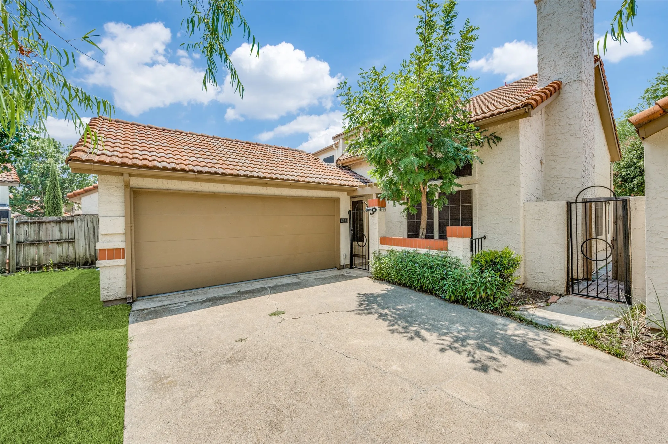 Single Family Residence For Rent in Dallas County , 607 Mission Circle, Irving, Texas 75063, 3 Bedroom, 2 Bathroom, 2 Garage spaces, 1,765 Sqft, built in 1985, Price $2,650, mls#21304842, Real Estate Agent in Irving, Homes For Rent in Dallas county, Homes For Rent in Irving, Realtor in Irving Texas, Real Estate Brokerage Independent Realty Texas, Luminita Cordes Realtor