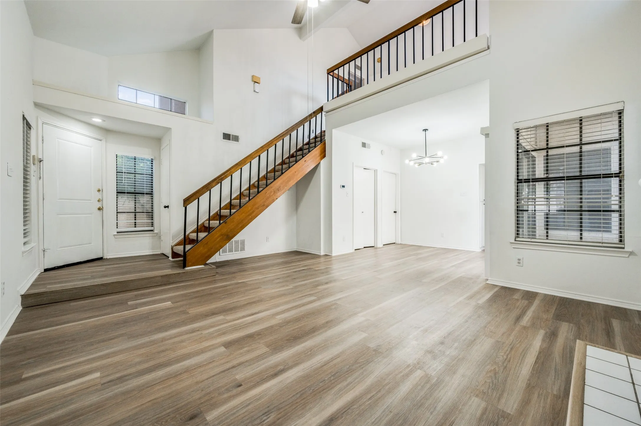 Single Family Residence For Rent in Dallas County , 607 Mission Circle, Irving, Texas 75063, 3 Bedroom, 2 Bathroom, 2 Garage spaces, 1,765 Sqft, built in 1985, Price $2,650, mls#21304842, Real Estate Agent in Irving, Homes For Rent in Dallas county, Homes For Rent in Irving, Realtor in Irving Texas, Real Estate Brokerage Independent Realty Texas, Luminita Cordes Realtor