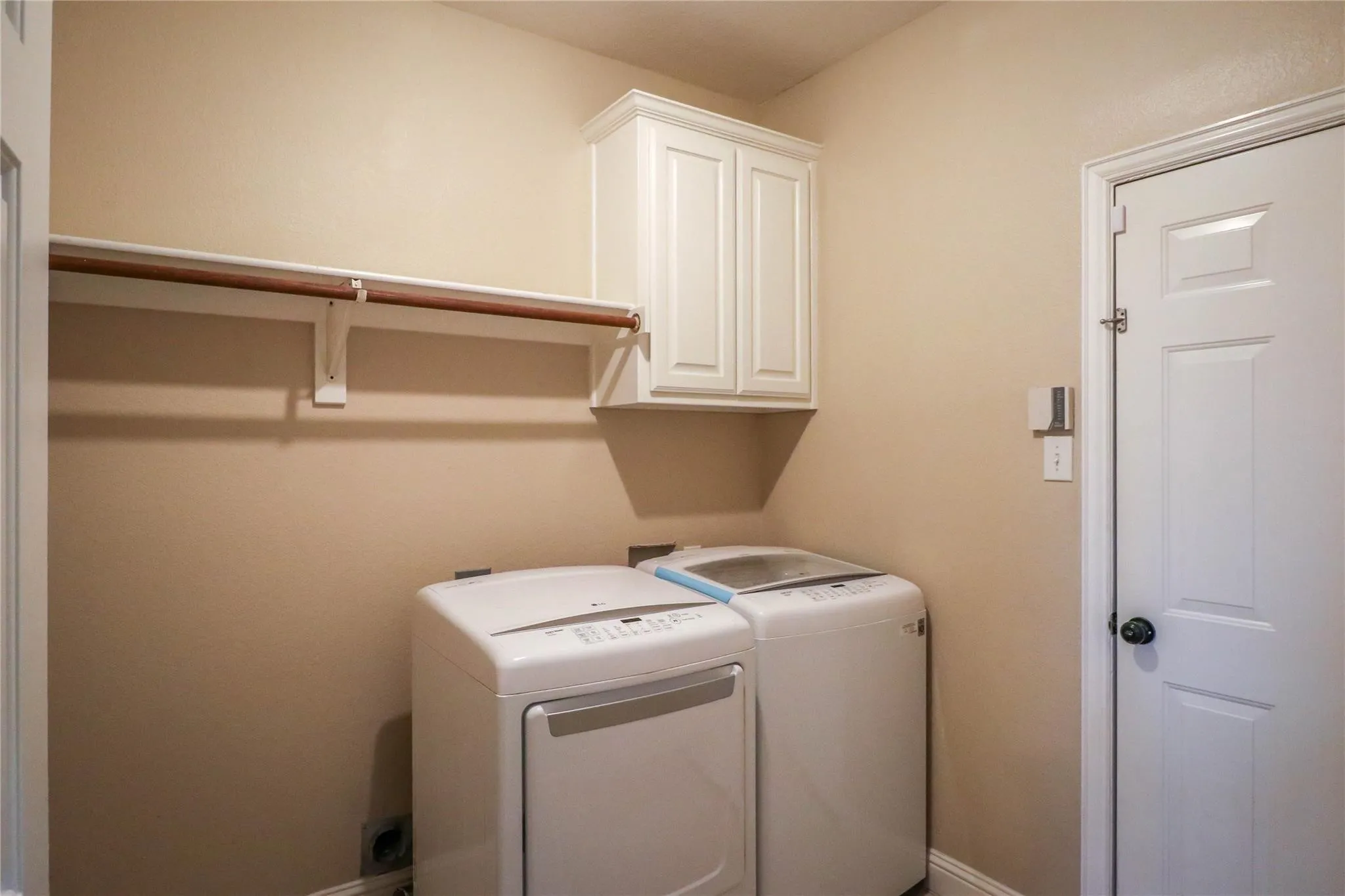 Single Family Residence For Sale in Dallas County , 9130 Bottlebrush Lane, Irving, Texas 75063, 4 Bedroom, 3 Bathroom, 2 Garage spaces, 3,600 Sqft, built in 2001, mls#21304230, Real Estate Agent in Irving, Homes For Sale in Dallas county, Homes For Sale in Irving, Realtor in Irving Texas, Real Estate Brokerage Independent Realty Texas, Luminita Cordes Realtor