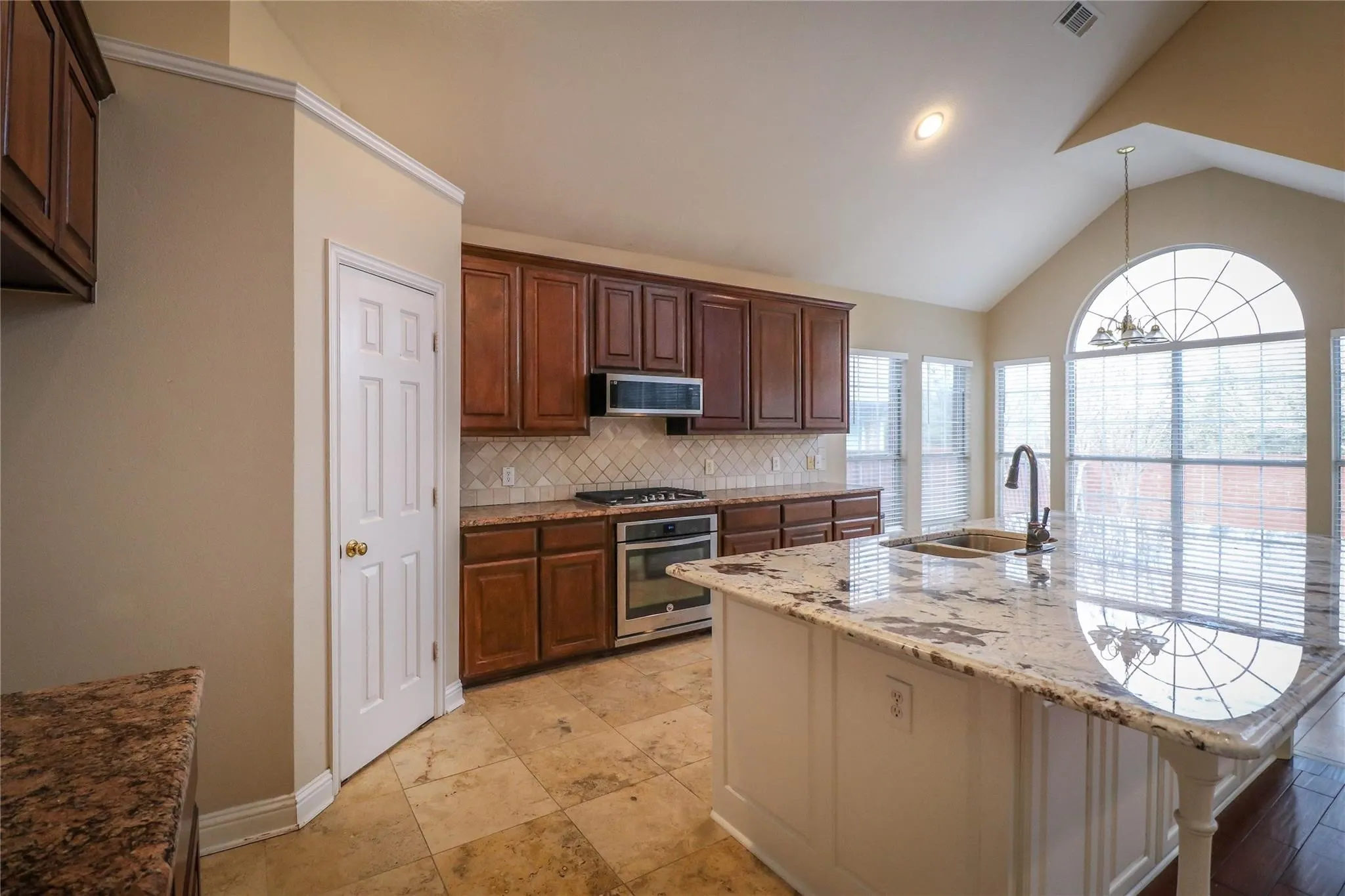 Single Family Residence For Sale in Dallas County , 9130 Bottlebrush Lane, Irving, Texas 75063, 4 Bedroom, 3 Bathroom, 2 Garage spaces, 3,600 Sqft, built in 2001, mls#21304230, Real Estate Agent in Irving, Homes For Sale in Dallas county, Homes For Sale in Irving, Realtor in Irving Texas, Real Estate Brokerage Independent Realty Texas, Luminita Cordes Realtor
