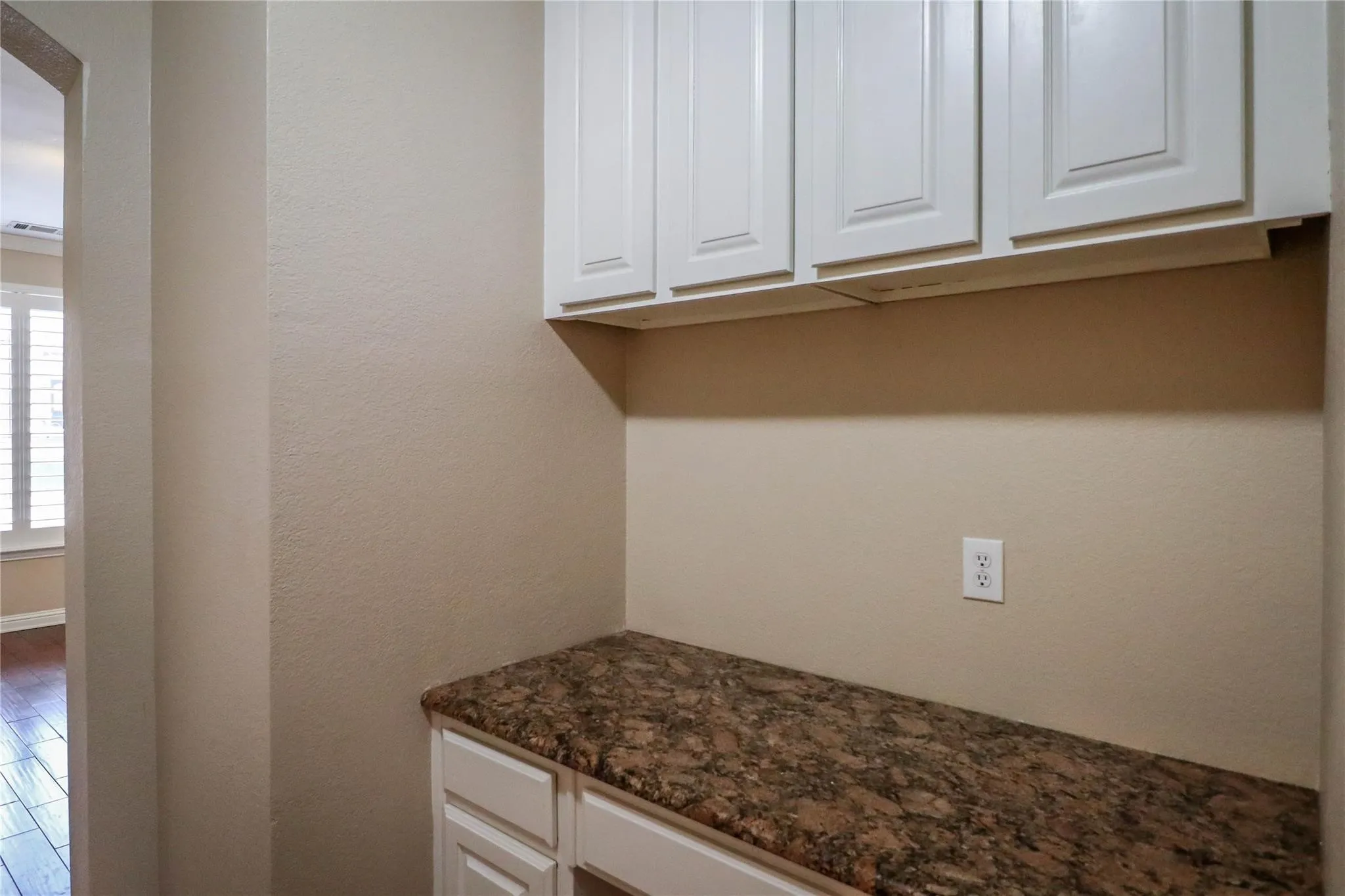 Single Family Residence For Sale in Dallas County , 9130 Bottlebrush Lane, Irving, Texas 75063, 4 Bedroom, 3 Bathroom, 2 Garage spaces, 3,600 Sqft, built in 2001, mls#21304230, Real Estate Agent in Irving, Homes For Sale in Dallas county, Homes For Sale in Irving, Realtor in Irving Texas, Real Estate Brokerage Independent Realty Texas, Luminita Cordes Realtor