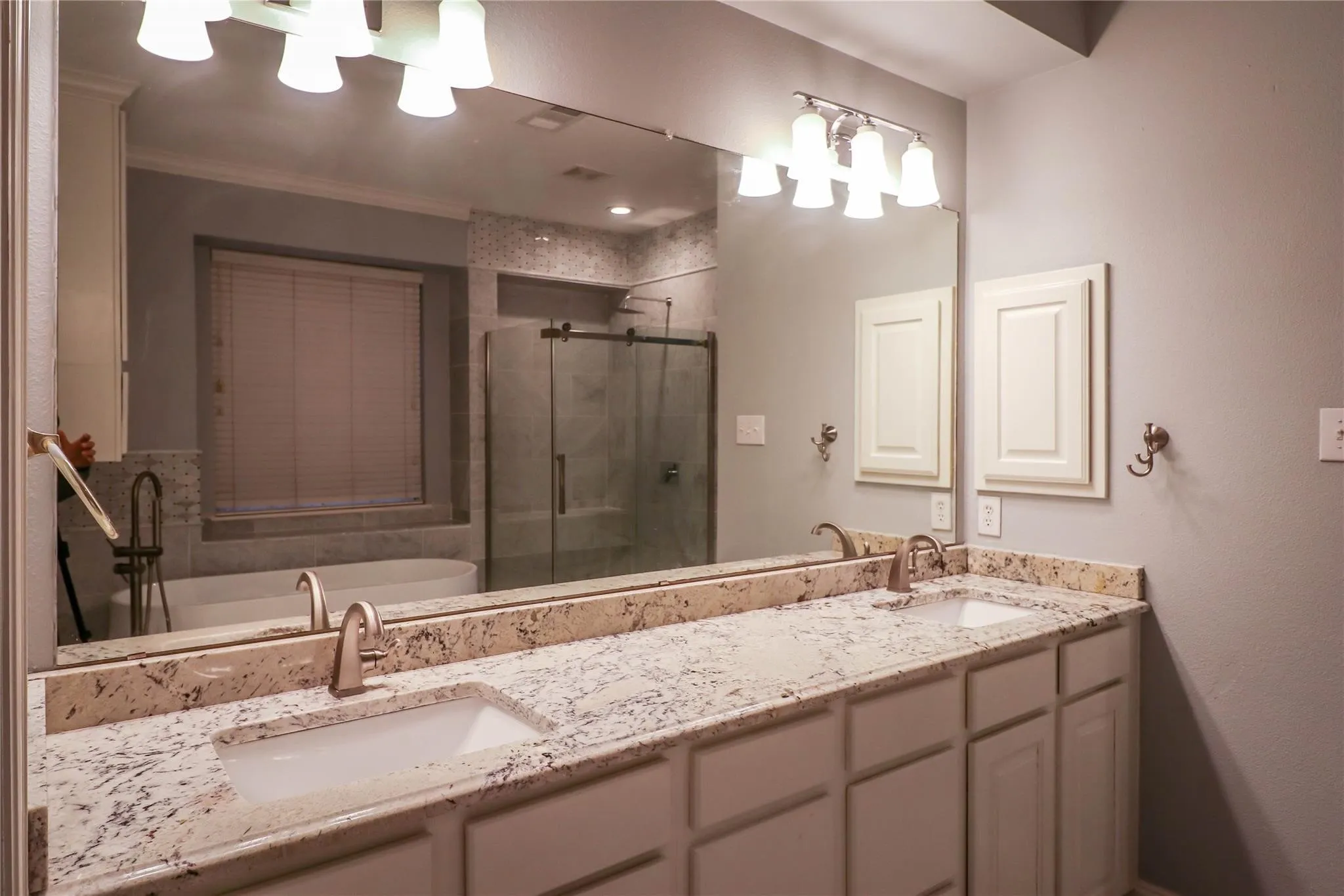 Single Family Residence For Sale in Dallas County , 9130 Bottlebrush Lane, Irving, Texas 75063, 4 Bedroom, 3 Bathroom, 2 Garage spaces, 3,600 Sqft, built in 2001, mls#21304230, Real Estate Agent in Irving, Homes For Sale in Dallas county, Homes For Sale in Irving, Realtor in Irving Texas, Real Estate Brokerage Independent Realty Texas, Luminita Cordes Realtor