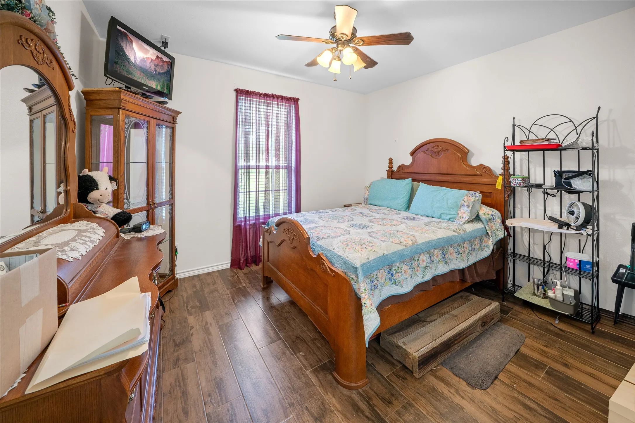 Guest bedroom