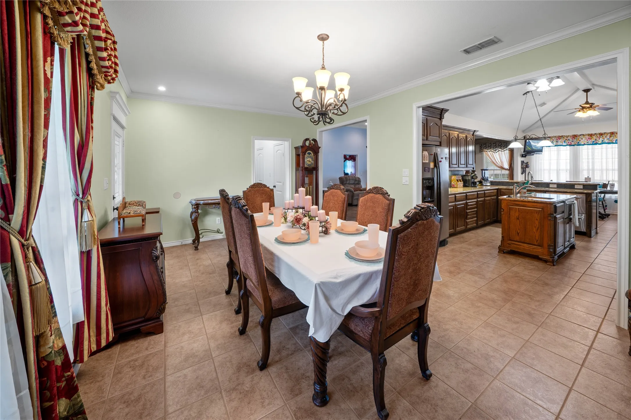 Single Family Residence For Sale in Smith County , 14226 County Road 434, Lindale, Texas 75771, 3 Bedroom, 3 Bathroom, 5 Garage spaces, 3,026 Sqft, built in 2007, mls#21304288, Real Estate Agent in Lindale, Homes For Sale in Smith county, Homes For Sale in Lindale, Realtor in Lindale Texas, Real Estate Brokerage Independent Realty Texas, Luminita Cordes Realtor
