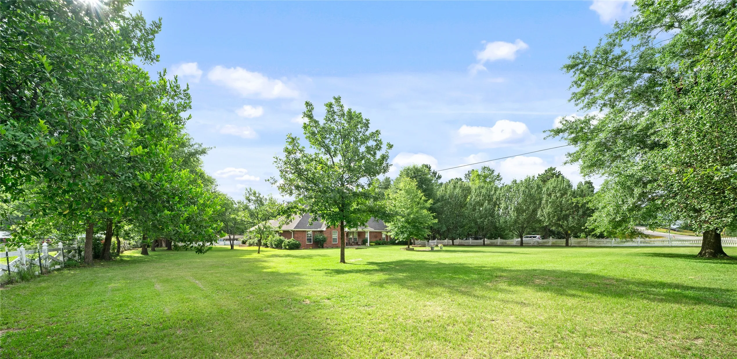 Single Family Residence For Sale in Smith County , 14226 County Road 434, Lindale, Texas 75771, 3 Bedroom, 3 Bathroom, 5 Garage spaces, 3,026 Sqft, built in 2007, mls#21304288, Real Estate Agent in Lindale, Homes For Sale in Smith county, Homes For Sale in Lindale, Realtor in Lindale Texas, Real Estate Brokerage Independent Realty Texas, Luminita Cordes Realtor