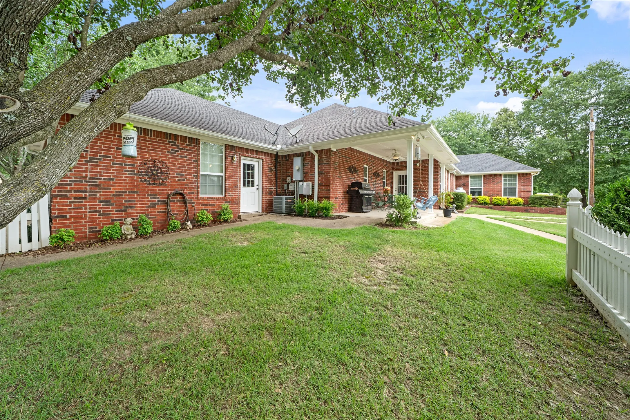 Single Family Residence For Sale in Smith County , 14226 County Road 434, Lindale, Texas 75771, 3 Bedroom, 3 Bathroom, 5 Garage spaces, 3,026 Sqft, built in 2007, mls#21304288, Real Estate Agent in Lindale, Homes For Sale in Smith county, Homes For Sale in Lindale, Realtor in Lindale Texas, Real Estate Brokerage Independent Realty Texas, Luminita Cordes Realtor