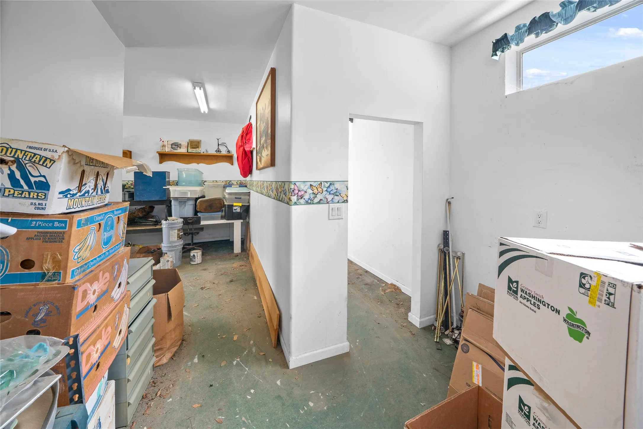 Extra workroom in shop