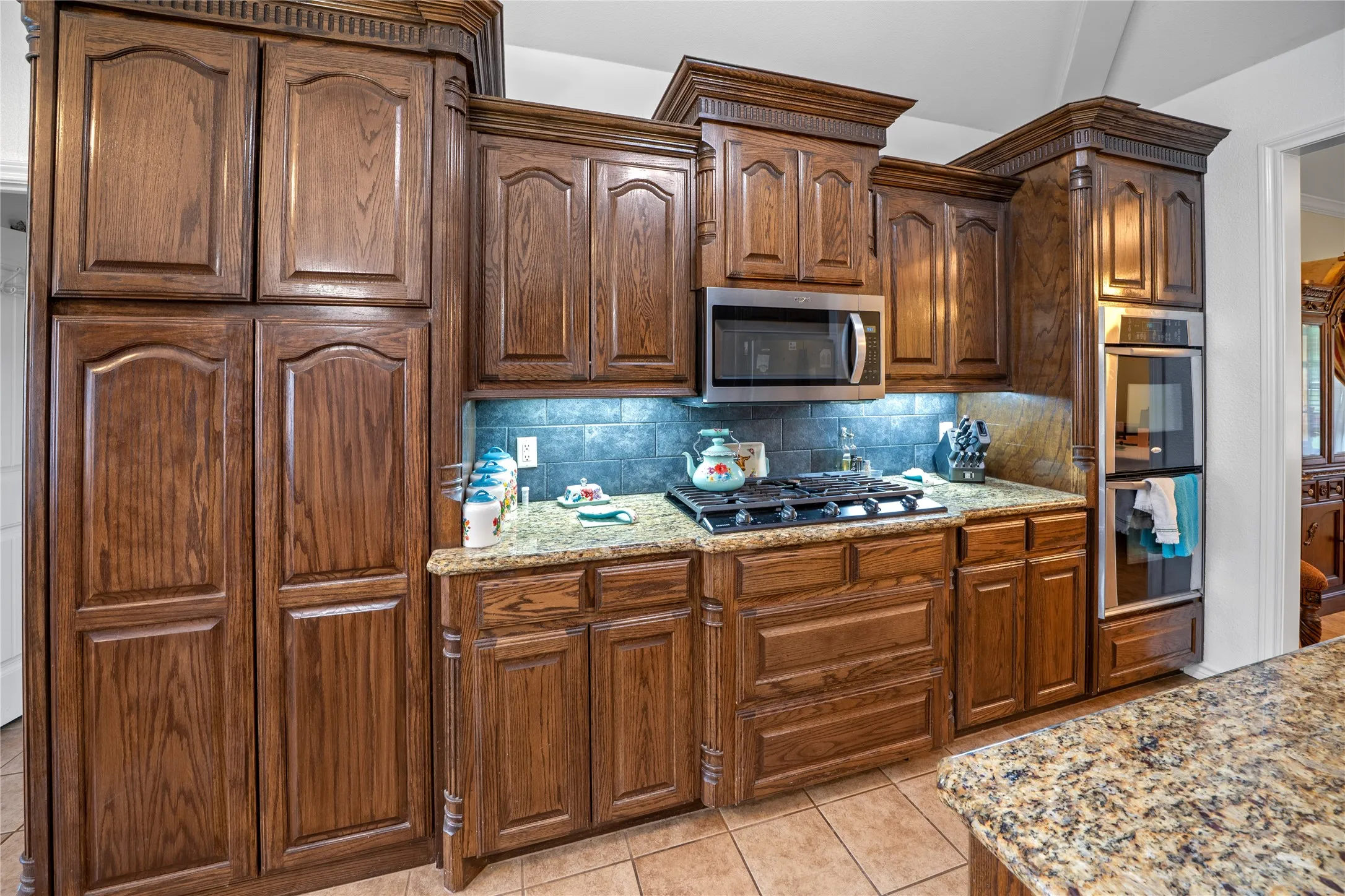 Single Family Residence For Sale in Smith County , 14226 County Road 434, Lindale, Texas 75771, 3 Bedroom, 3 Bathroom, 5 Garage spaces, 3,026 Sqft, built in 2007, mls#21304288, Real Estate Agent in Lindale, Homes For Sale in Smith county, Homes For Sale in Lindale, Realtor in Lindale Texas, Real Estate Brokerage Independent Realty Texas, Luminita Cordes Realtor
