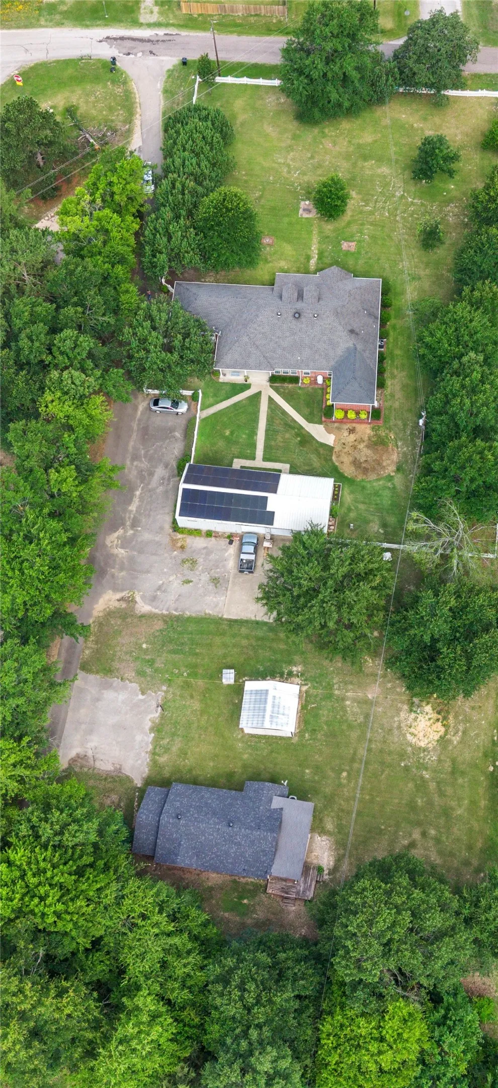 Single Family Residence For Sale in Smith County , 14226 County Road 434, Lindale, Texas 75771, 3 Bedroom, 3 Bathroom, 5 Garage spaces, 3,026 Sqft, built in 2007, mls#21304288, Real Estate Agent in Lindale, Homes For Sale in Smith county, Homes For Sale in Lindale, Realtor in Lindale Texas, Real Estate Brokerage Independent Realty Texas, Luminita Cordes Realtor