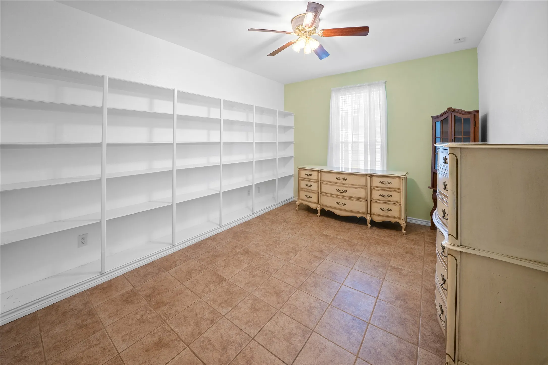 Guest bedroom