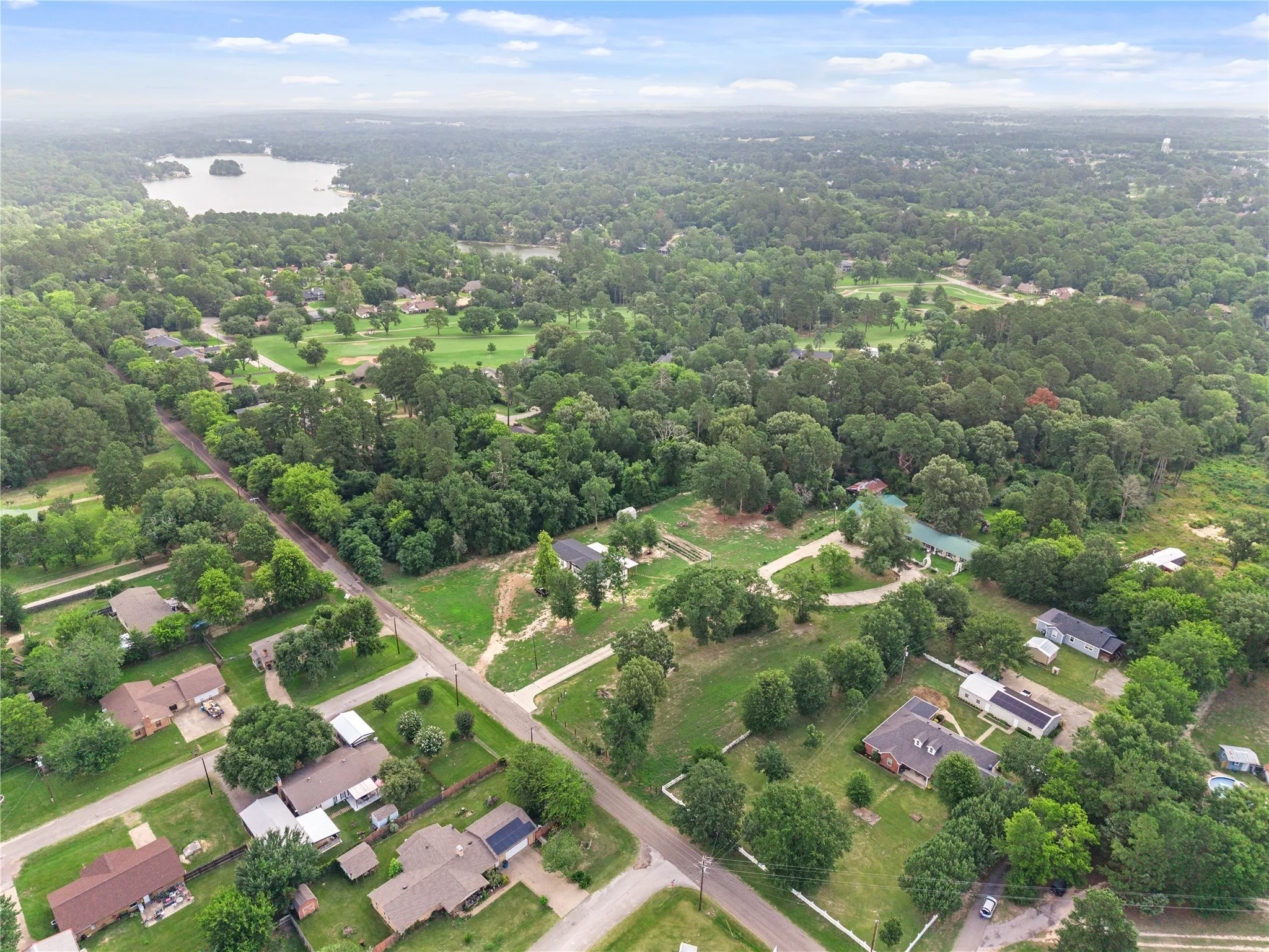 Single Family Residence For Sale in Smith County , 14226 County Road 434, Lindale, Texas 75771, 3 Bedroom, 3 Bathroom, 5 Garage spaces, 3,026 Sqft, built in 2007, mls#21304288, Real Estate Agent in Lindale, Homes For Sale in Smith county, Homes For Sale in Lindale, Realtor in Lindale Texas, Real Estate Brokerage Independent Realty Texas, Luminita Cordes Realtor