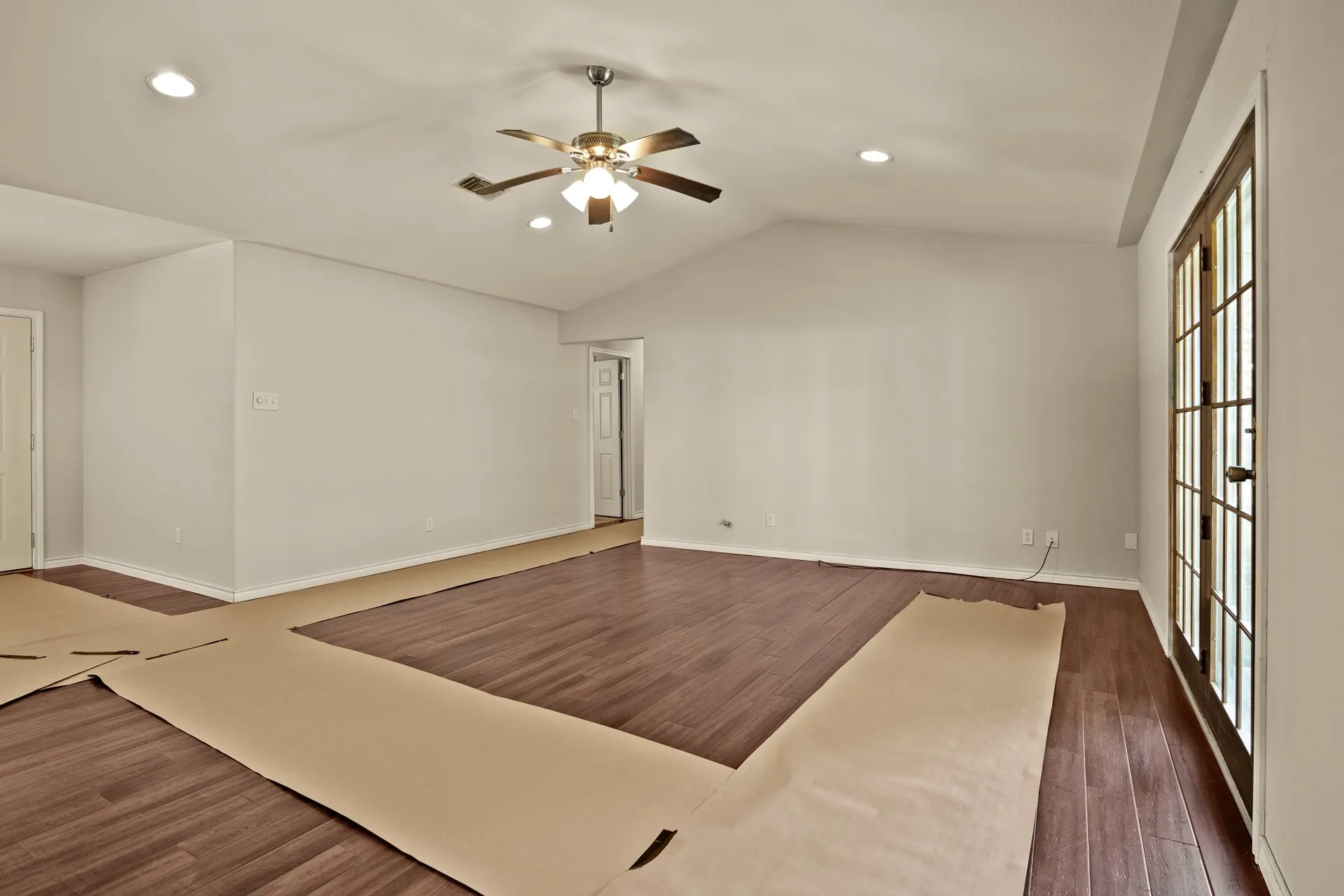 Single Family Residence For Sale in Titus County , 119 Billy Daniels, Mt Pleasant, Texas 75455, 3 Bedrooms, 2 Bathrooms, Garage spaces, 2,145 Sqft, built in 1975, Price $295,000, mls#21304819, Real Estate Agent in Mt Pleasant, Homes For Sale in Titus county, Homes For Sale in Mt Pleasant, Realtor in Mt Pleasant Texas, Real Estate Brokerage Independent Realty Texas, Luminita Cordes Realtor