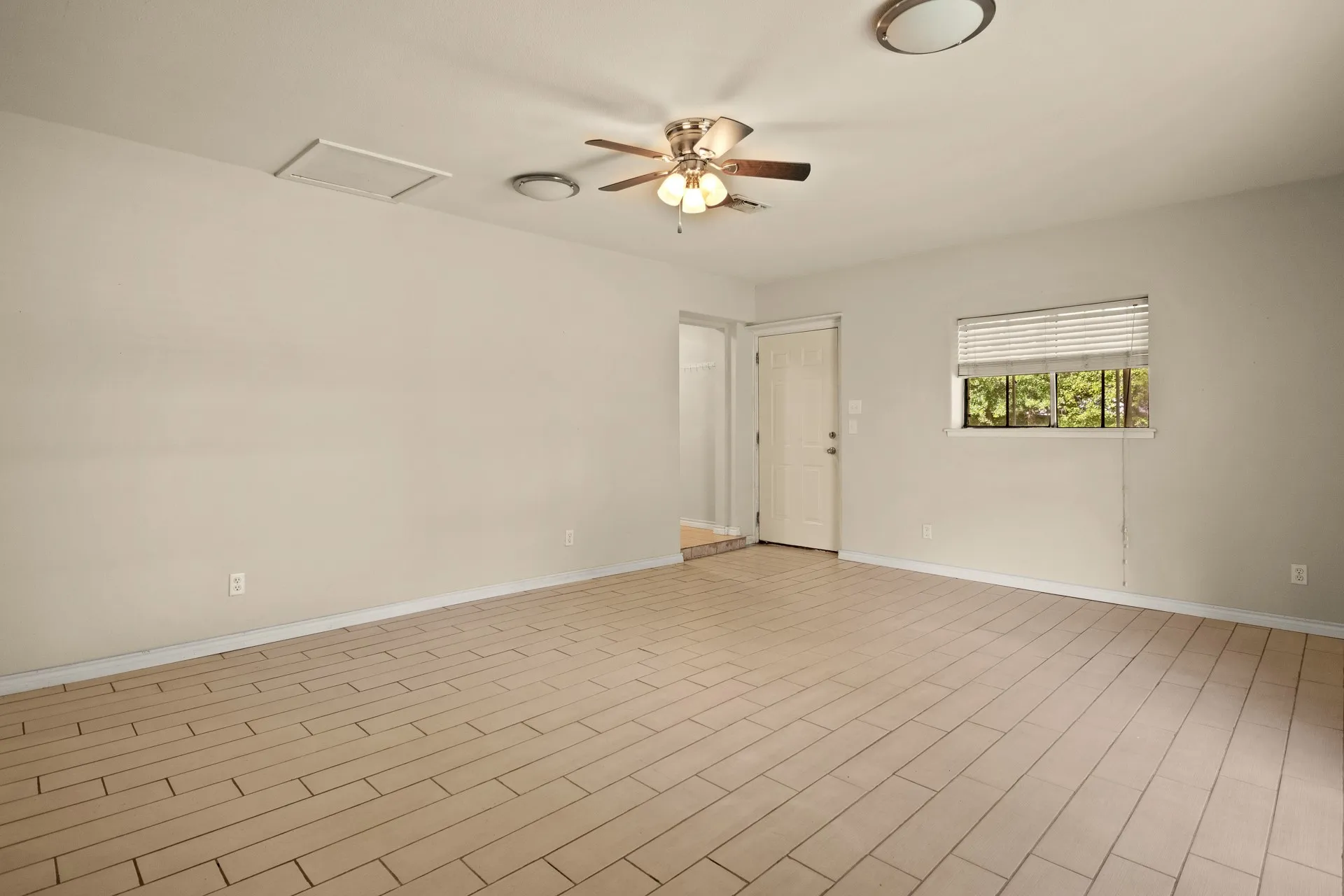 Single Family Residence For Sale in Titus County , 119 Billy Daniels, Mt Pleasant, Texas 75455, 3 Bedrooms, 2 Bathrooms, Garage spaces, 2,145 Sqft, built in 1975, Price $295,000, mls#21304819, Real Estate Agent in Mt Pleasant, Homes For Sale in Titus county, Homes For Sale in Mt Pleasant, Realtor in Mt Pleasant Texas, Real Estate Brokerage Independent Realty Texas, Luminita Cordes Realtor