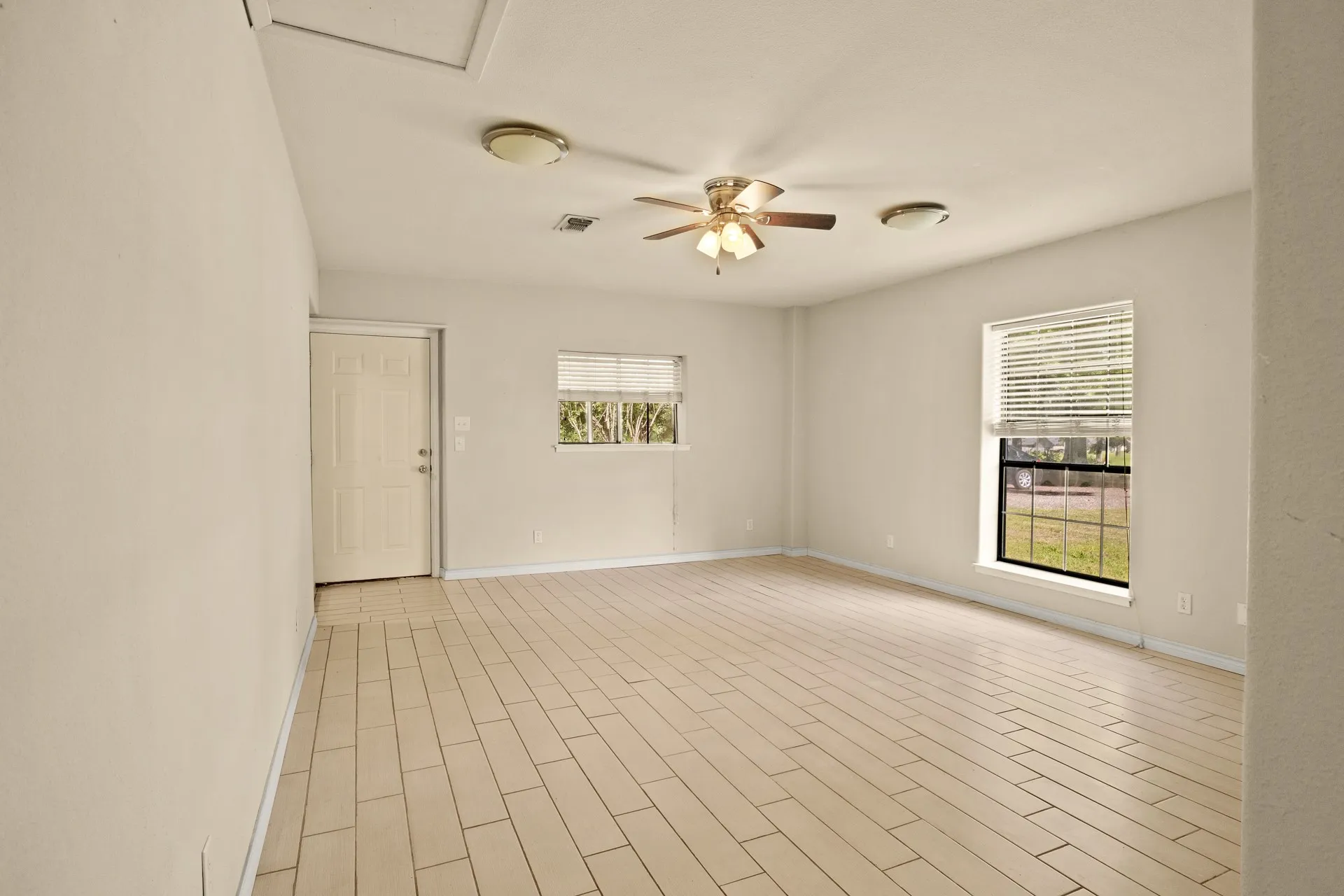 Single Family Residence For Sale in Titus County , 119 Billy Daniels, Mt Pleasant, Texas 75455, 3 Bedrooms, 2 Bathrooms, Garage spaces, 2,145 Sqft, built in 1975, Price $295,000, mls#21304819, Real Estate Agent in Mt Pleasant, Homes For Sale in Titus county, Homes For Sale in Mt Pleasant, Realtor in Mt Pleasant Texas, Real Estate Brokerage Independent Realty Texas, Luminita Cordes Realtor