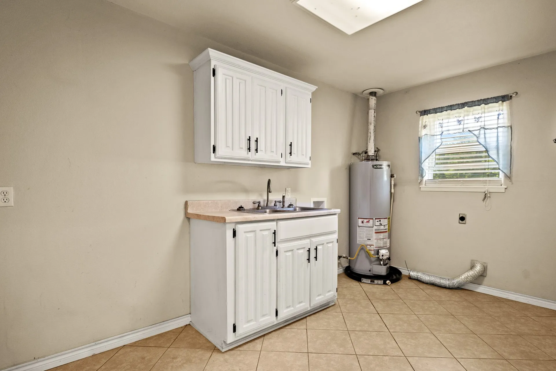 Single Family Residence For Sale in Titus County , 119 Billy Daniels, Mt Pleasant, Texas 75455, 3 Bedrooms, 2 Bathrooms, Garage spaces, 2,145 Sqft, built in 1975, Price $295,000, mls#21304819, Real Estate Agent in Mt Pleasant, Homes For Sale in Titus county, Homes For Sale in Mt Pleasant, Realtor in Mt Pleasant Texas, Real Estate Brokerage Independent Realty Texas, Luminita Cordes Realtor