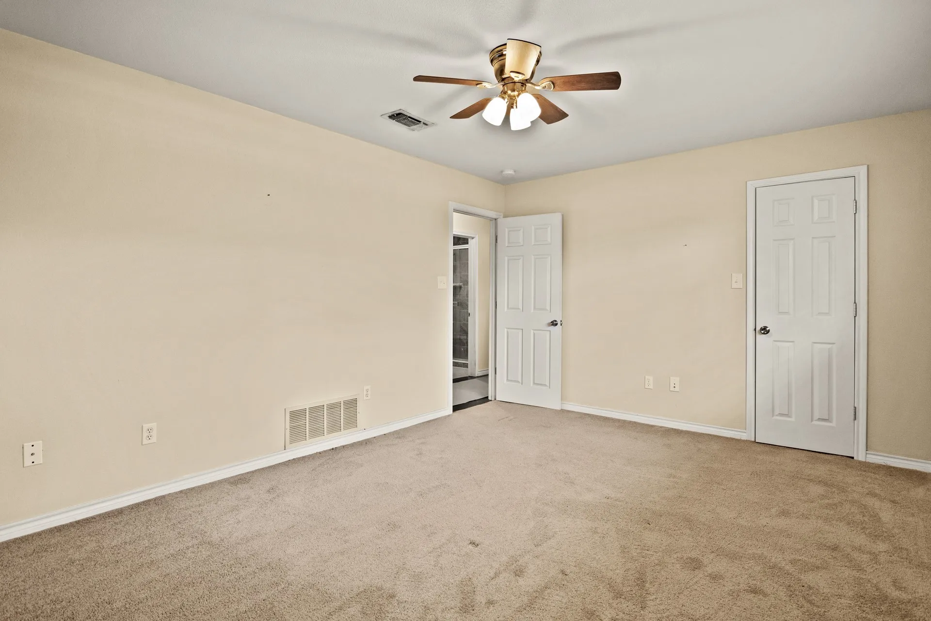 Single Family Residence For Sale in Titus County , 119 Billy Daniels, Mt Pleasant, Texas 75455, 3 Bedrooms, 2 Bathrooms, Garage spaces, 2,145 Sqft, built in 1975, Price $295,000, mls#21304819, Real Estate Agent in Mt Pleasant, Homes For Sale in Titus county, Homes For Sale in Mt Pleasant, Realtor in Mt Pleasant Texas, Real Estate Brokerage Independent Realty Texas, Luminita Cordes Realtor