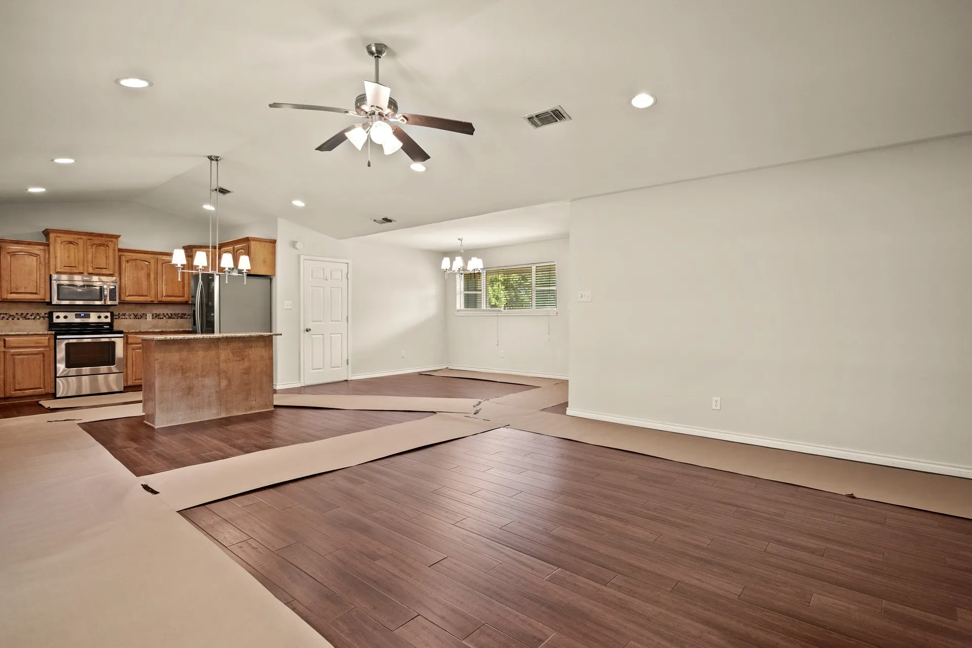 Single Family Residence For Sale in Titus County , 119 Billy Daniels, Mt Pleasant, Texas 75455, 3 Bedrooms, 2 Bathrooms, Garage spaces, 2,145 Sqft, built in 1975, Price $295,000, mls#21304819, Real Estate Agent in Mt Pleasant, Homes For Sale in Titus county, Homes For Sale in Mt Pleasant, Realtor in Mt Pleasant Texas, Real Estate Brokerage Independent Realty Texas, Luminita Cordes Realtor