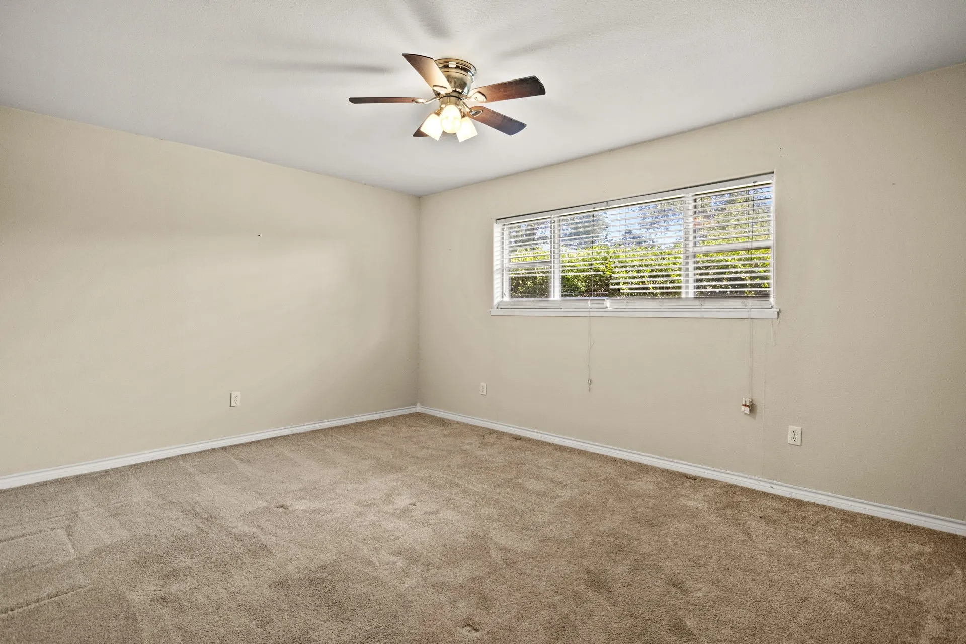 Single Family Residence For Sale in Titus County , 119 Billy Daniels, Mt Pleasant, Texas 75455, 3 Bedrooms, 2 Bathrooms, Garage spaces, 2,145 Sqft, built in 1975, Price $295,000, mls#21304819, Real Estate Agent in Mt Pleasant, Homes For Sale in Titus county, Homes For Sale in Mt Pleasant, Realtor in Mt Pleasant Texas, Real Estate Brokerage Independent Realty Texas, Luminita Cordes Realtor