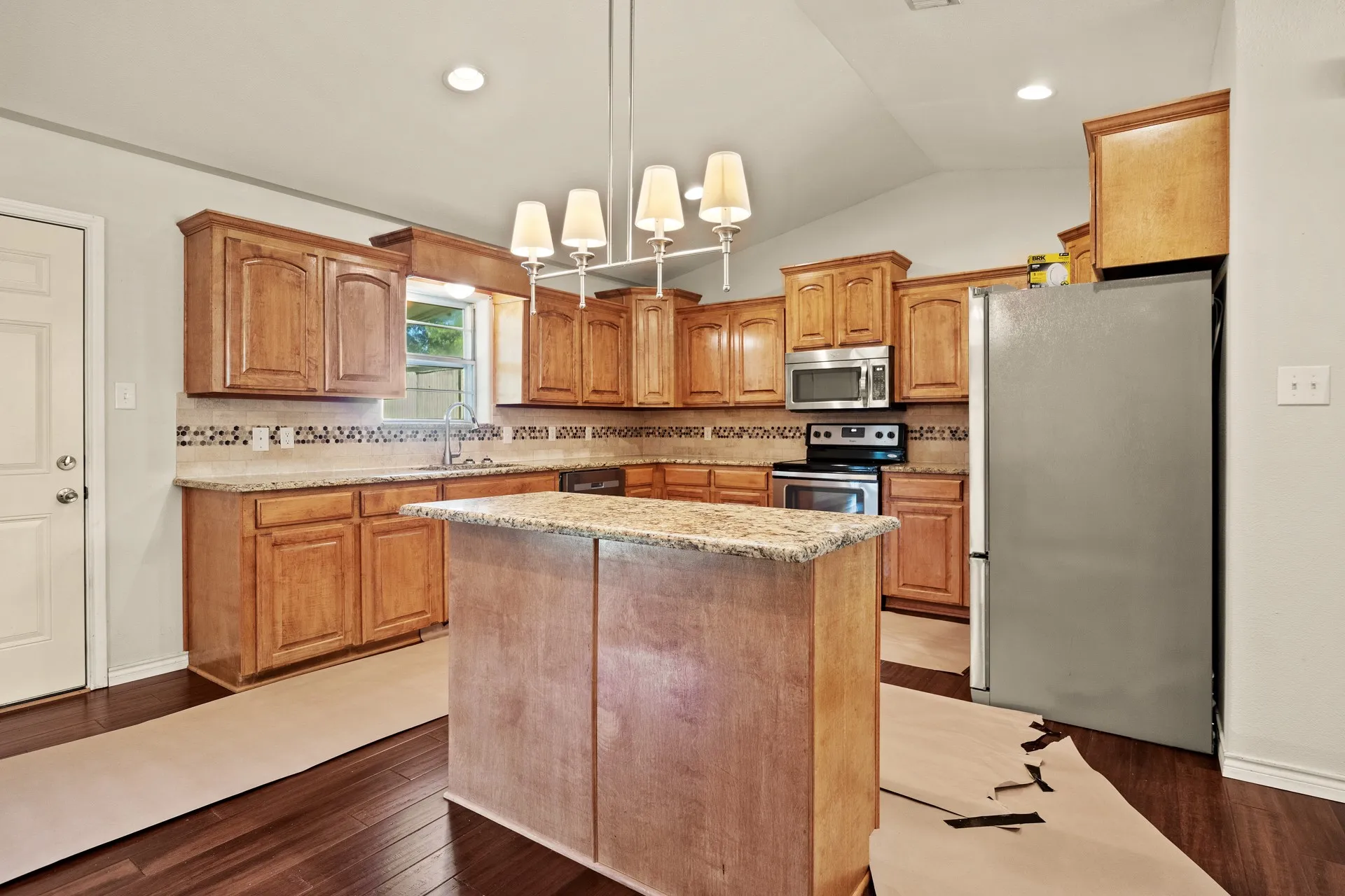 Single Family Residence For Sale in Titus County , 119 Billy Daniels, Mt Pleasant, Texas 75455, 3 Bedrooms, 2 Bathrooms, Garage spaces, 2,145 Sqft, built in 1975, Price $295,000, mls#21304819, Real Estate Agent in Mt Pleasant, Homes For Sale in Titus county, Homes For Sale in Mt Pleasant, Realtor in Mt Pleasant Texas, Real Estate Brokerage Independent Realty Texas, Luminita Cordes Realtor