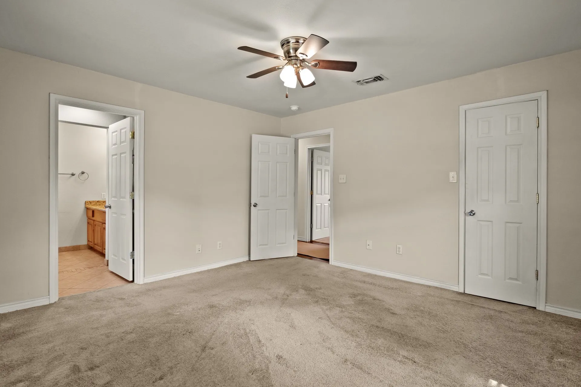 Single Family Residence For Sale in Titus County , 119 Billy Daniels, Mt Pleasant, Texas 75455, 3 Bedrooms, 2 Bathrooms, Garage spaces, 2,145 Sqft, built in 1975, Price $295,000, mls#21304819, Real Estate Agent in Mt Pleasant, Homes For Sale in Titus county, Homes For Sale in Mt Pleasant, Realtor in Mt Pleasant Texas, Real Estate Brokerage Independent Realty Texas, Luminita Cordes Realtor