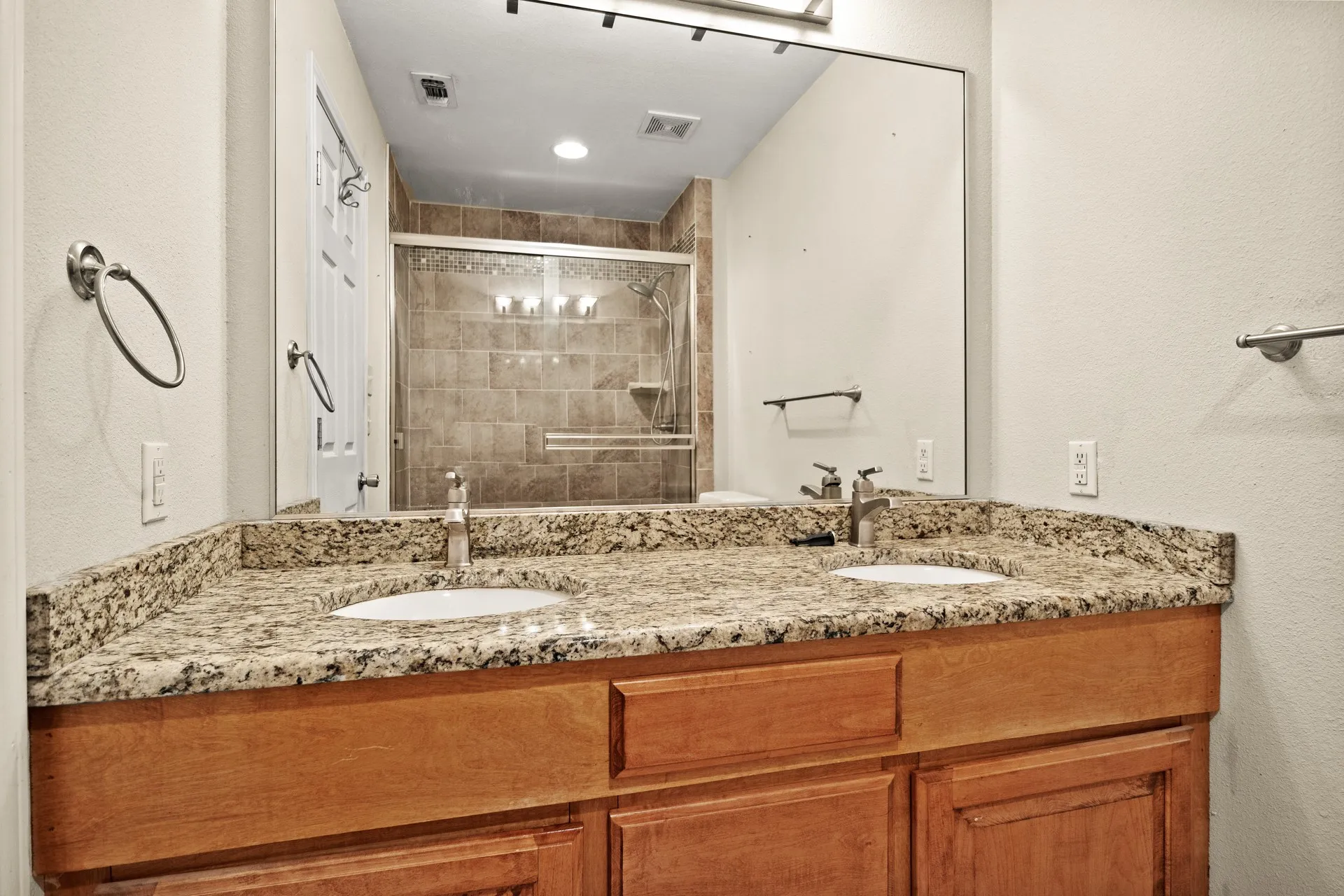 Single Family Residence For Sale in Titus County , 119 Billy Daniels, Mt Pleasant, Texas 75455, 3 Bedrooms, 2 Bathrooms, Garage spaces, 2,145 Sqft, built in 1975, Price $295,000, mls#21304819, Real Estate Agent in Mt Pleasant, Homes For Sale in Titus county, Homes For Sale in Mt Pleasant, Realtor in Mt Pleasant Texas, Real Estate Brokerage Independent Realty Texas, Luminita Cordes Realtor
