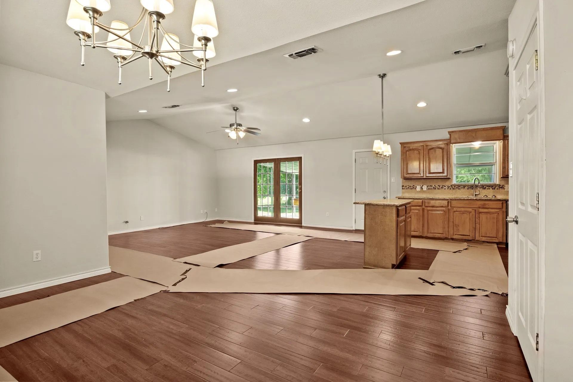 Single Family Residence For Sale in Titus County , 119 Billy Daniels, Mt Pleasant, Texas 75455, 3 Bedrooms, 2 Bathrooms, Garage spaces, 2,145 Sqft, built in 1975, Price $295,000, mls#21304819, Real Estate Agent in Mt Pleasant, Homes For Sale in Titus county, Homes For Sale in Mt Pleasant, Realtor in Mt Pleasant Texas, Real Estate Brokerage Independent Realty Texas, Luminita Cordes Realtor