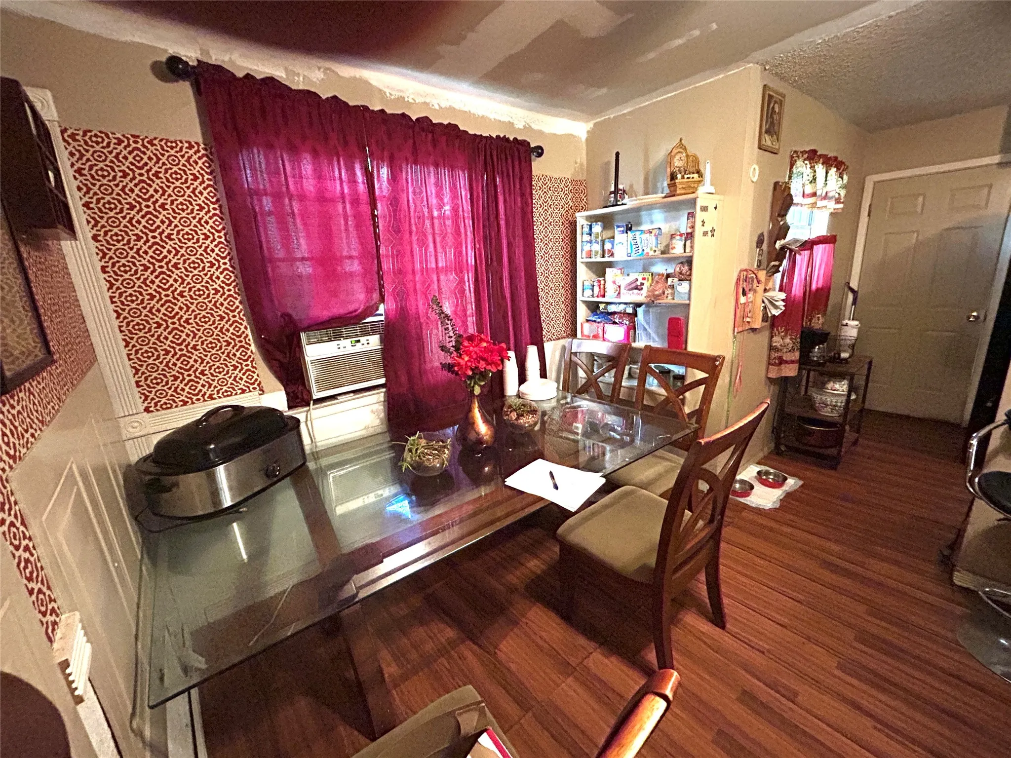 Single Family Residence For Sale in Dallas County , 6759 La Grange Drive, Dallas, Texas 75241, 3 Bedroom, 1 Bathroom, 1 Garage spaces, 948 Sqft, built in 1963, Price $124,900, mls#21304851, Real Estate Agent in Dallas, Homes For Sale in Dallas county, Homes For Sale in Dallas, Realtor in Dallas Texas, Real Estate Brokerage Independent Realty Texas, Luminita Cordes Realtor